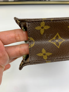 Louis  Vuitton Toiletry 19