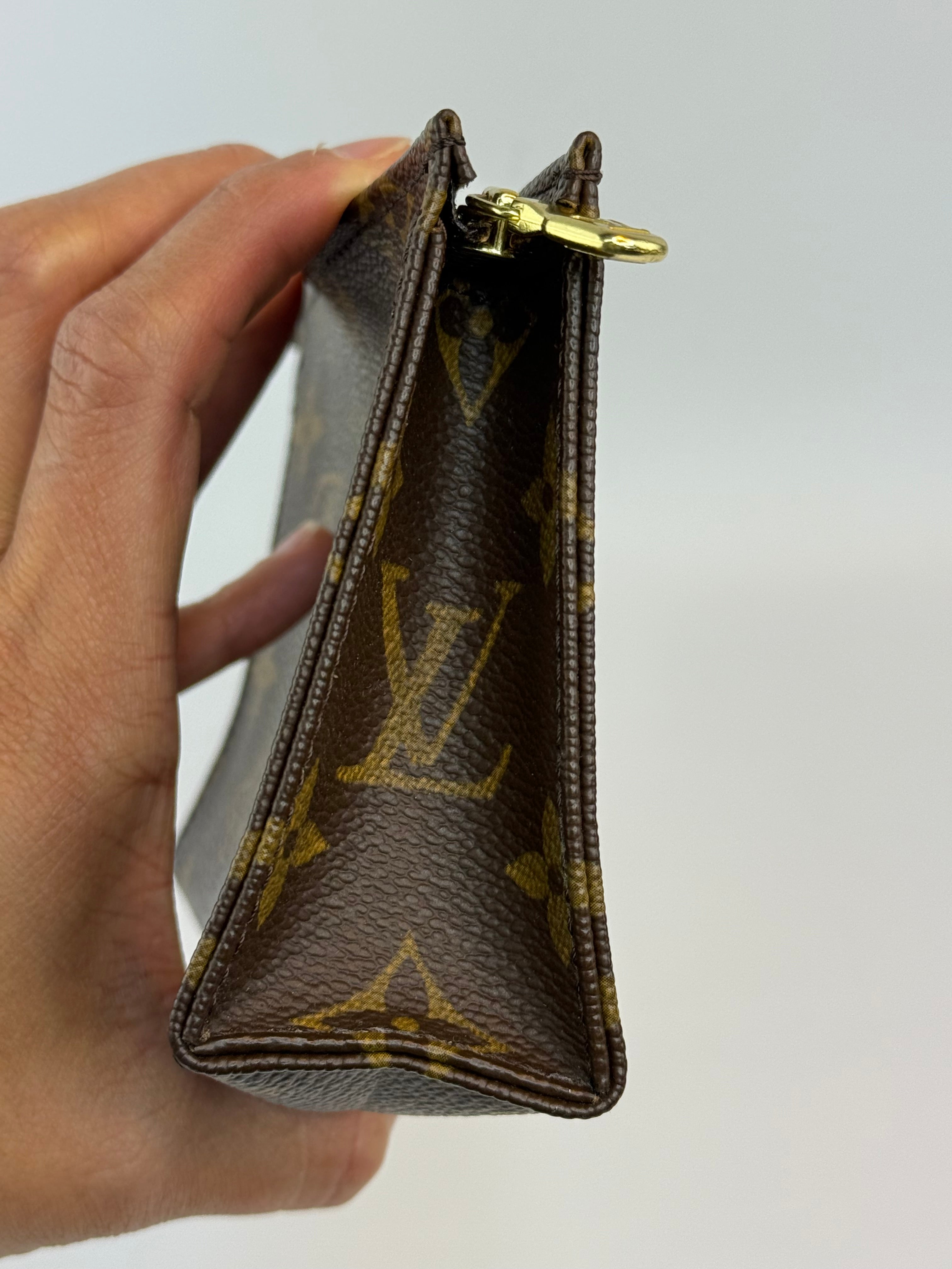 Louis Vuitton Toiletry 15