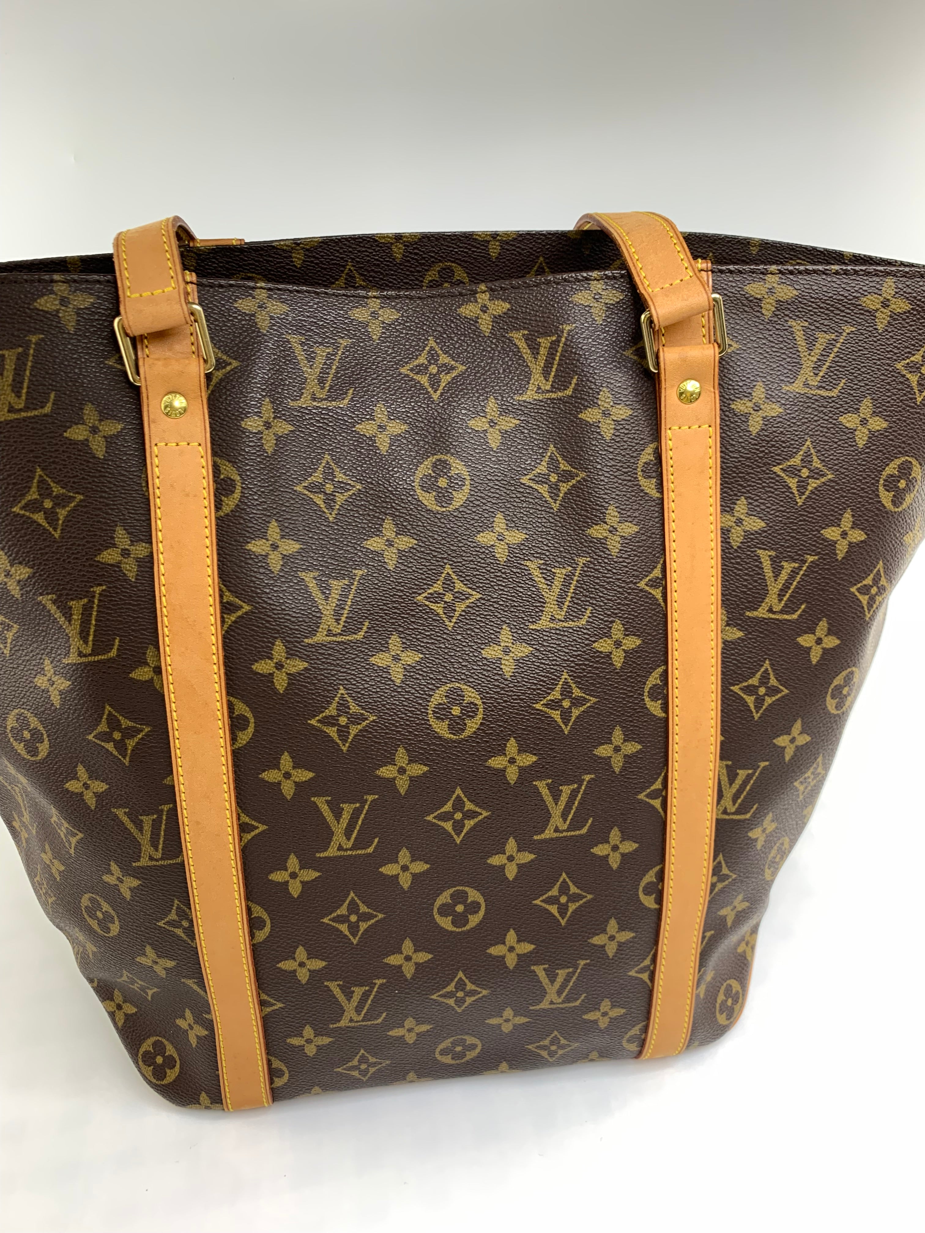 Louis Vuitton Sac Shopper  Tote