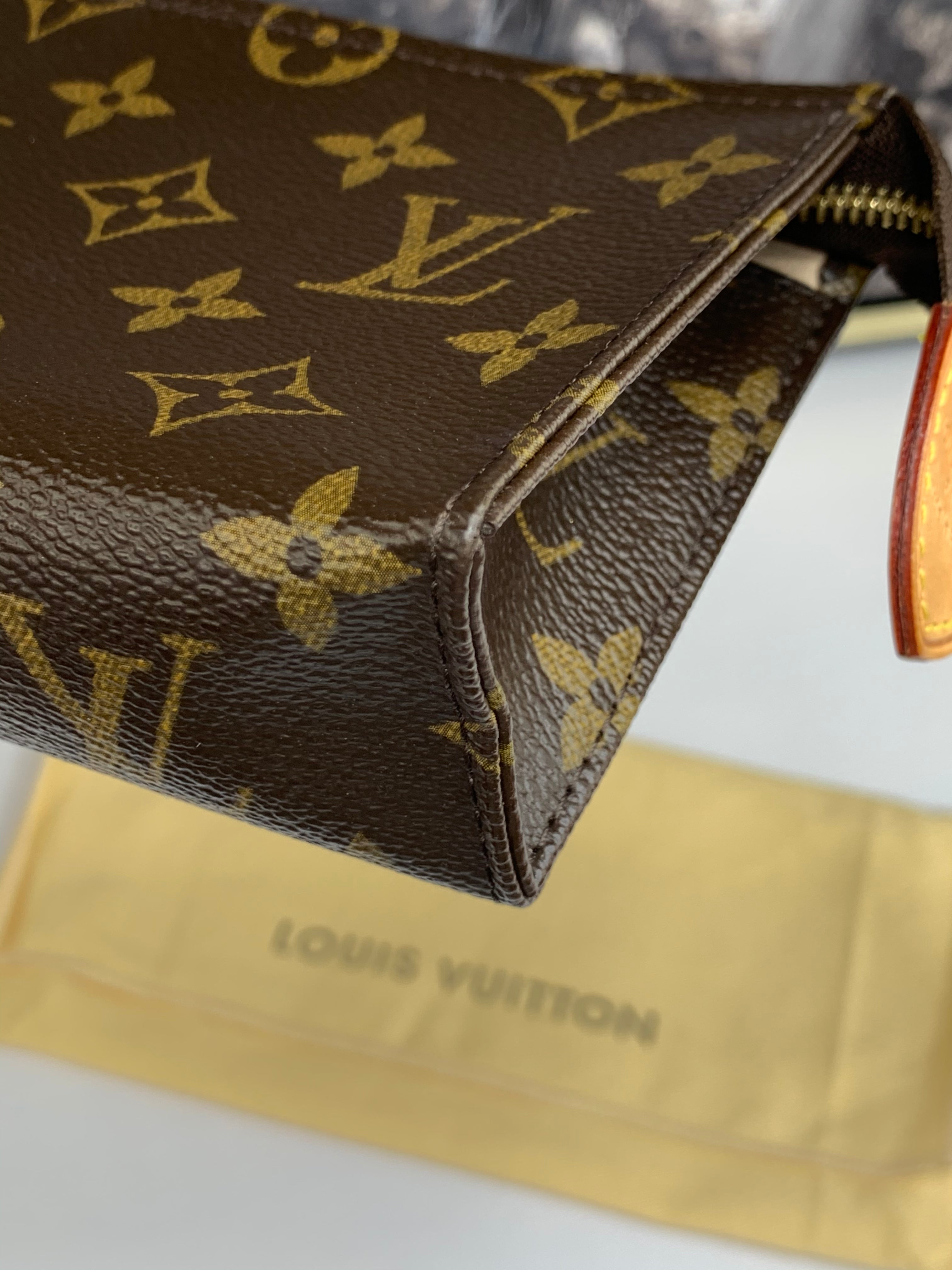 Louis Vuitton Toiletry 15