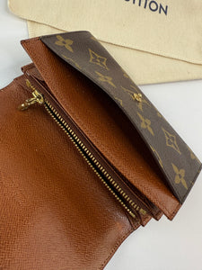 Louis Vuitton Short Wallet