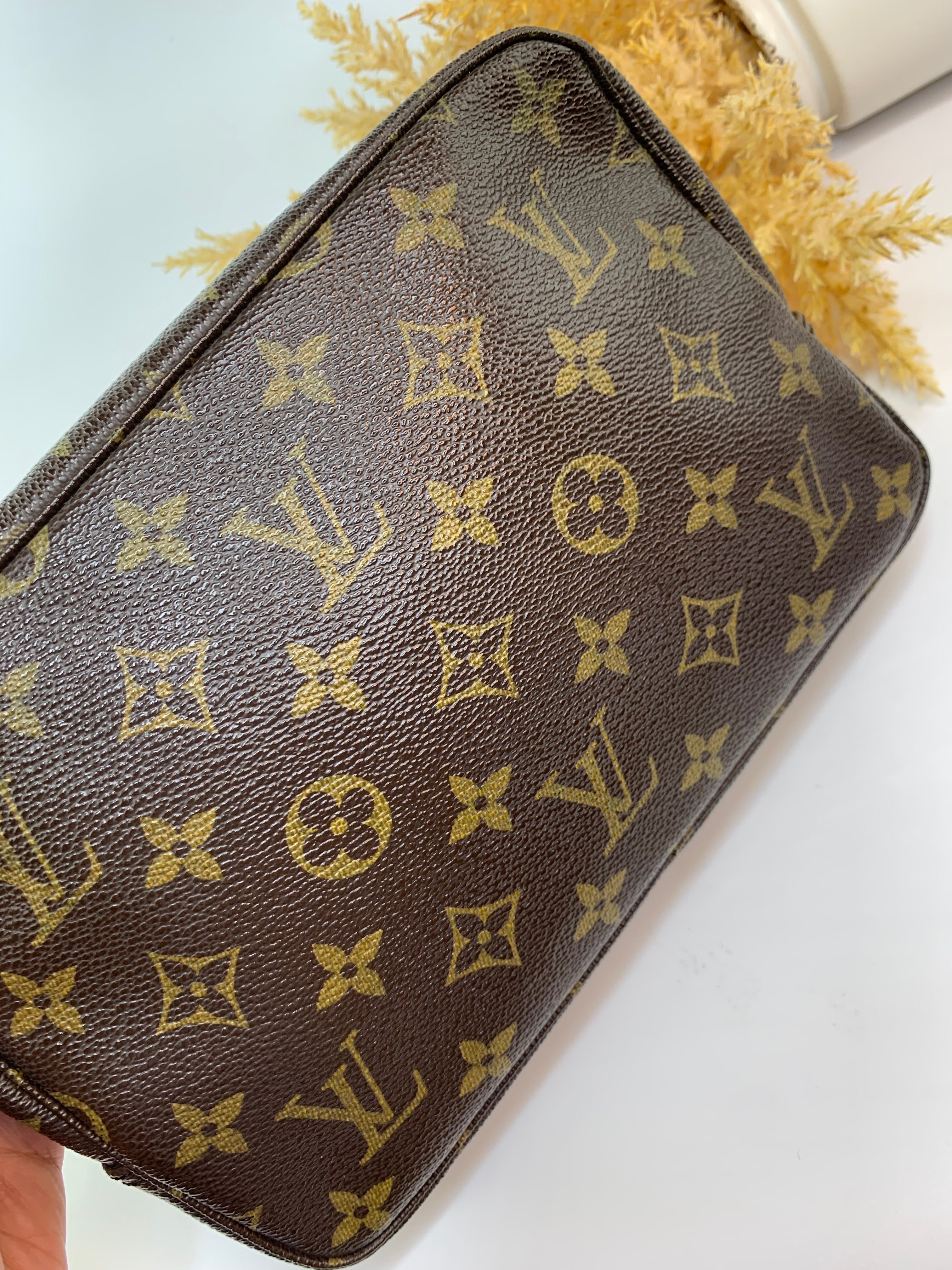 Louis Vuitton Trousse 23