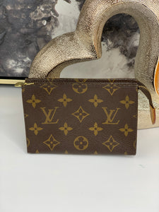 Louis Vuitton Toiletry 15