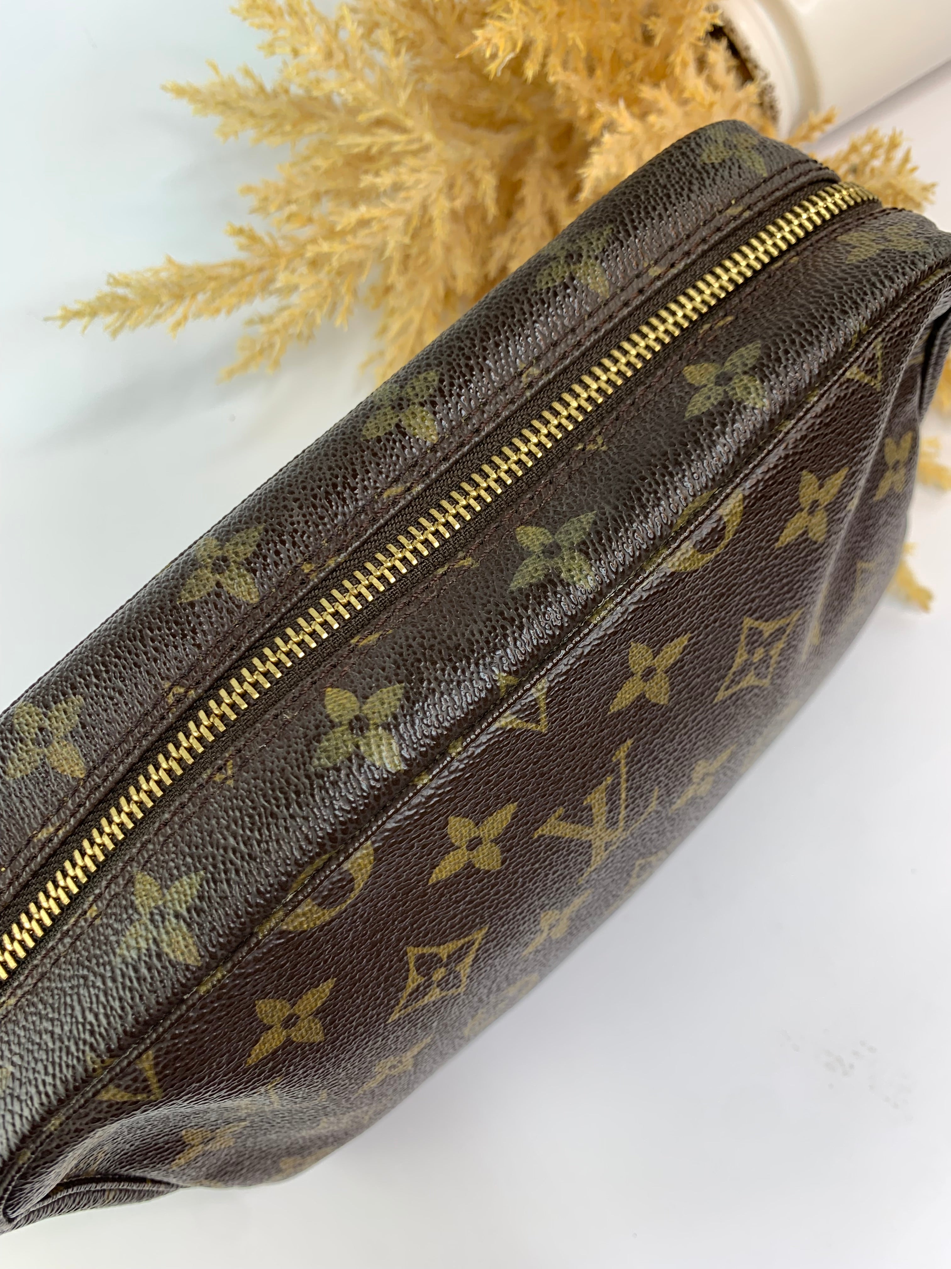 Louis Vuitton Trousse 23