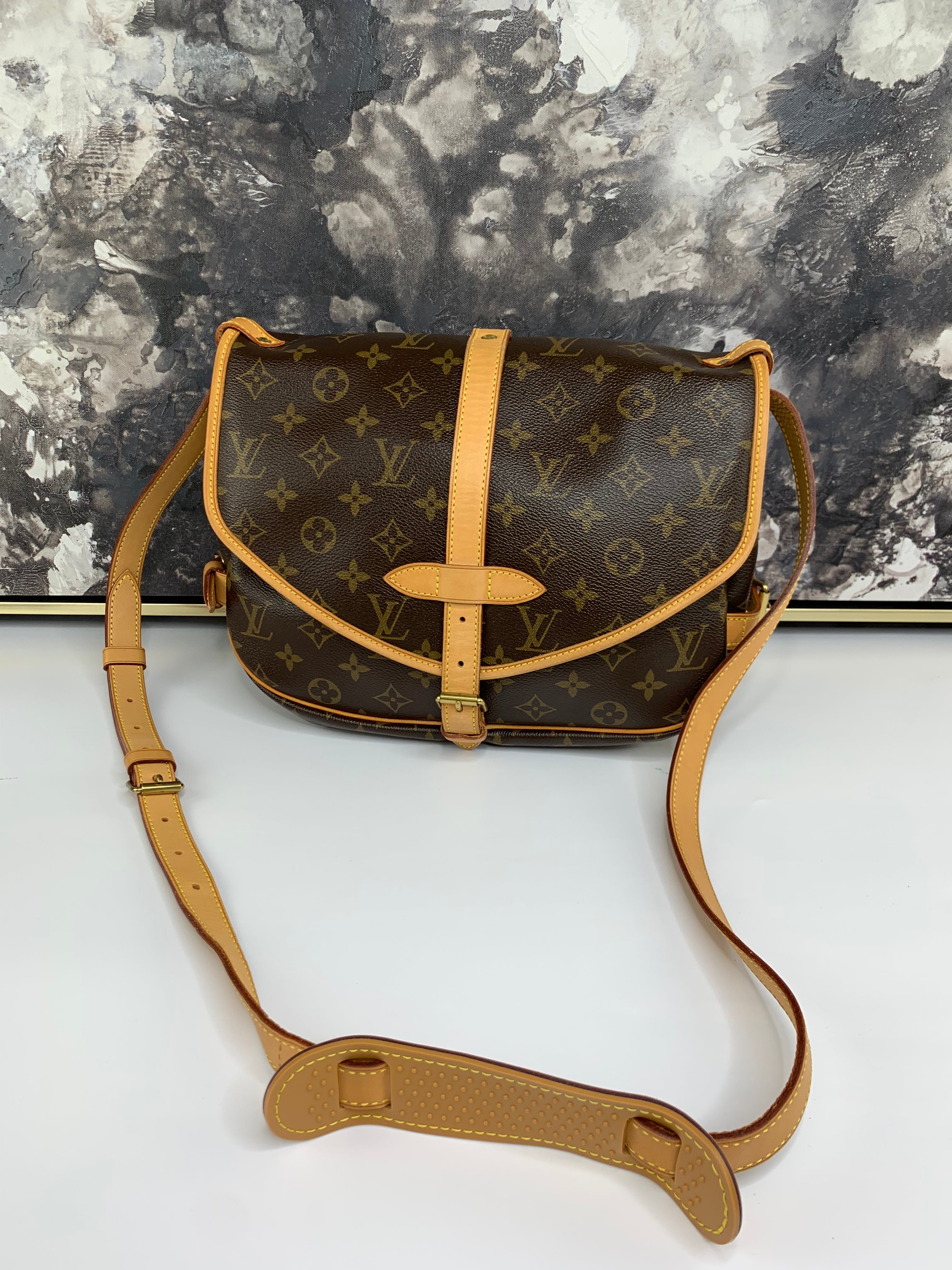 Louis Vuitton Saumur 30