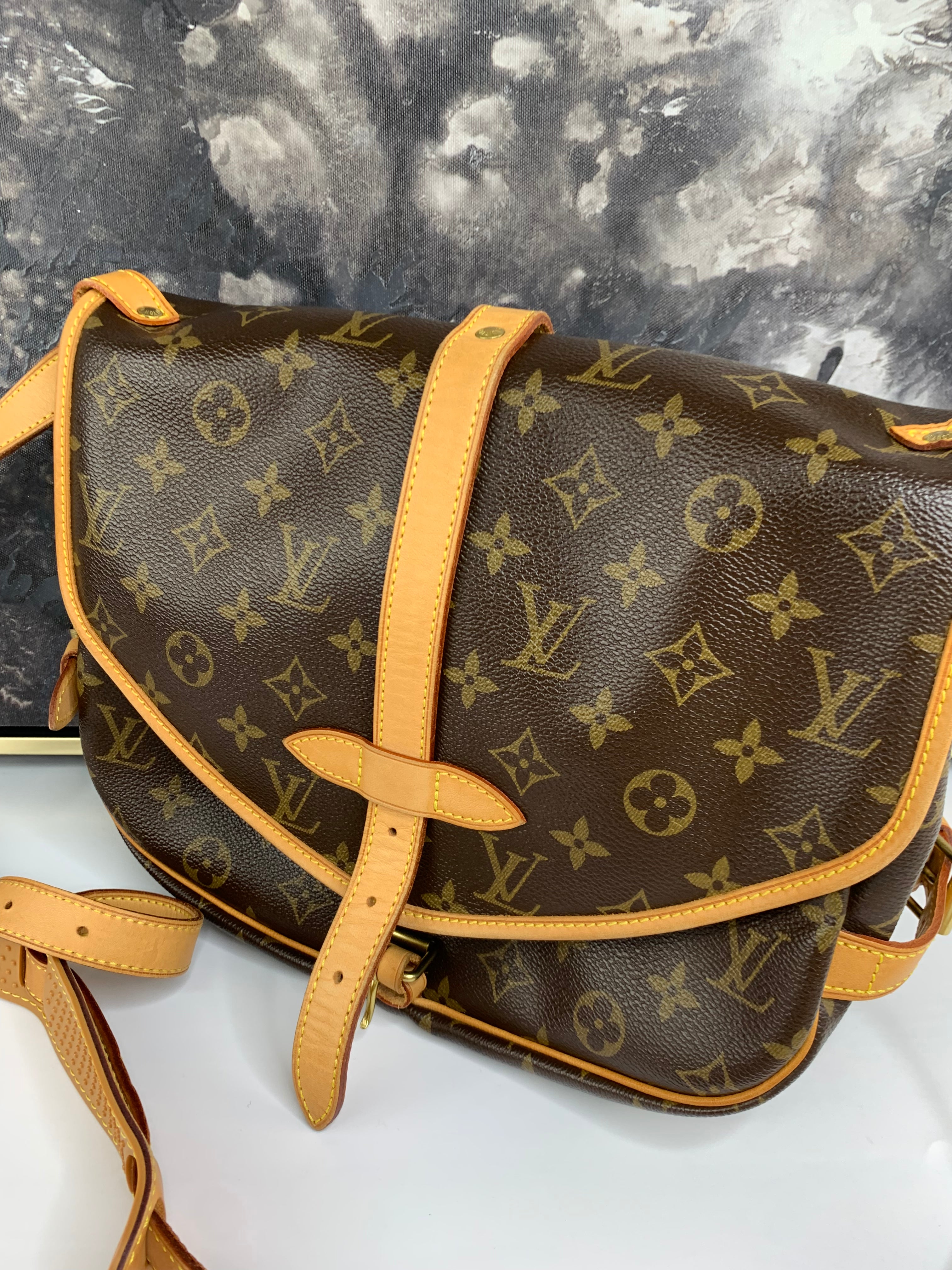 Louis Vuitton Saumur 30