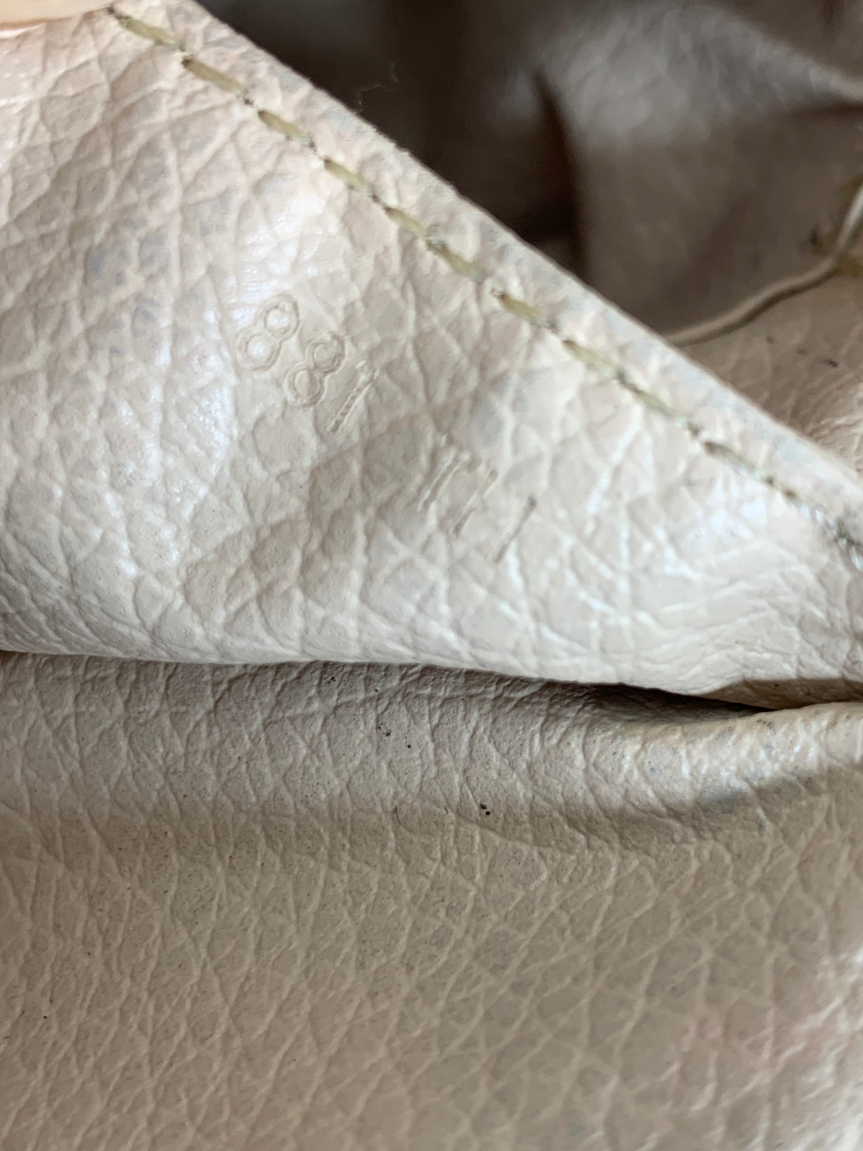 Louis Vuitton Trousse 23