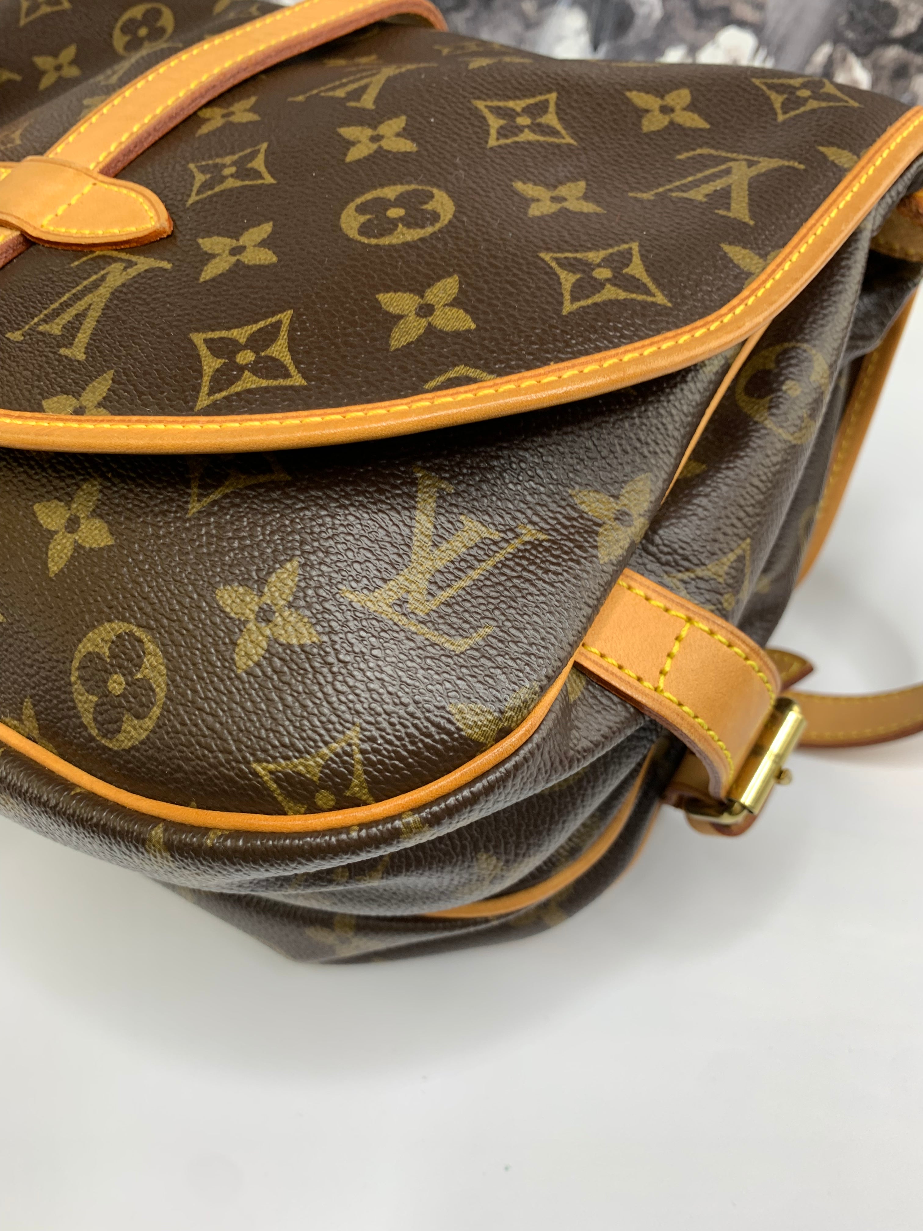 Louis Vuitton Saumur 30