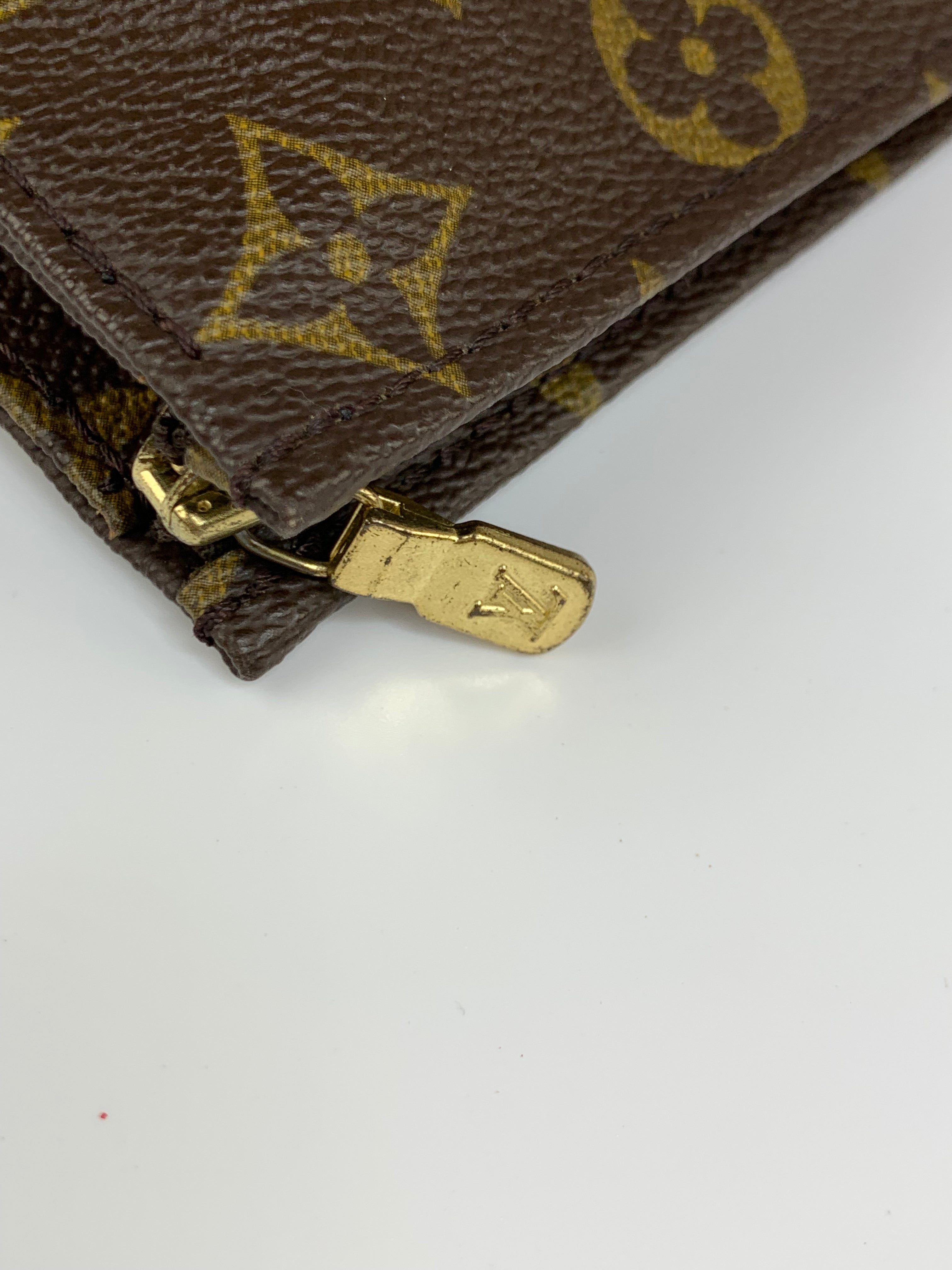 Louis Vuitton Toiletry 19