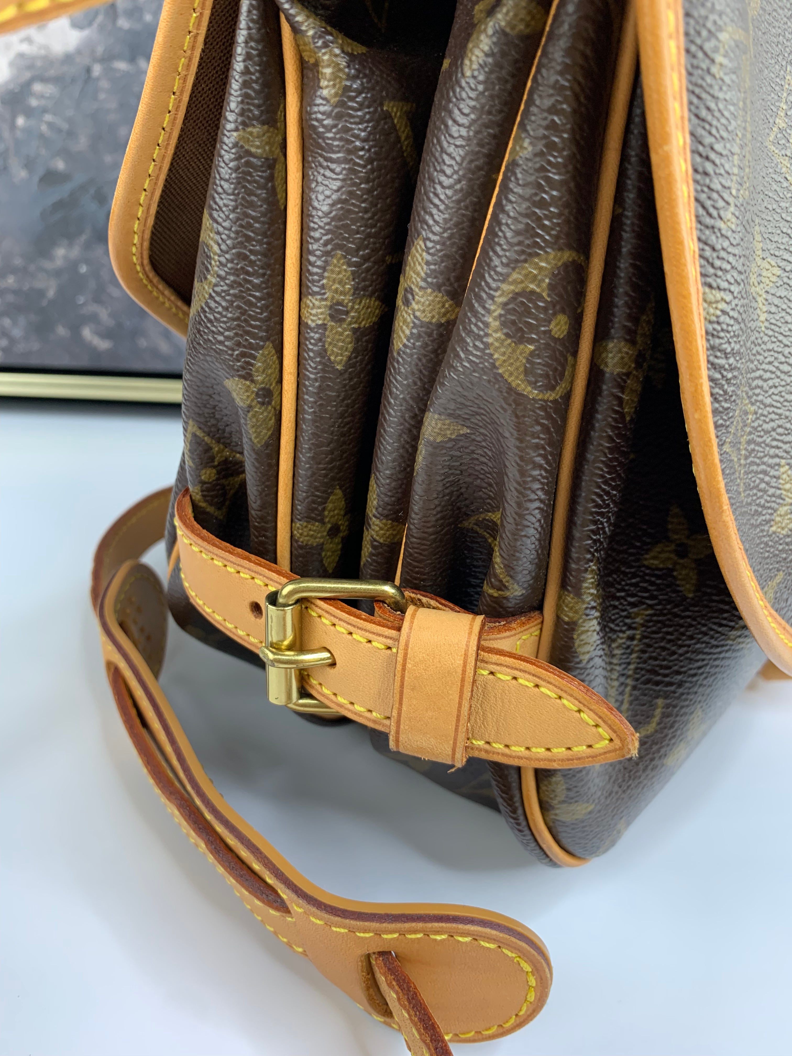 Louis Vuitton Saumur 30