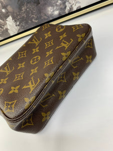 Louis Vuitton Trousse 18