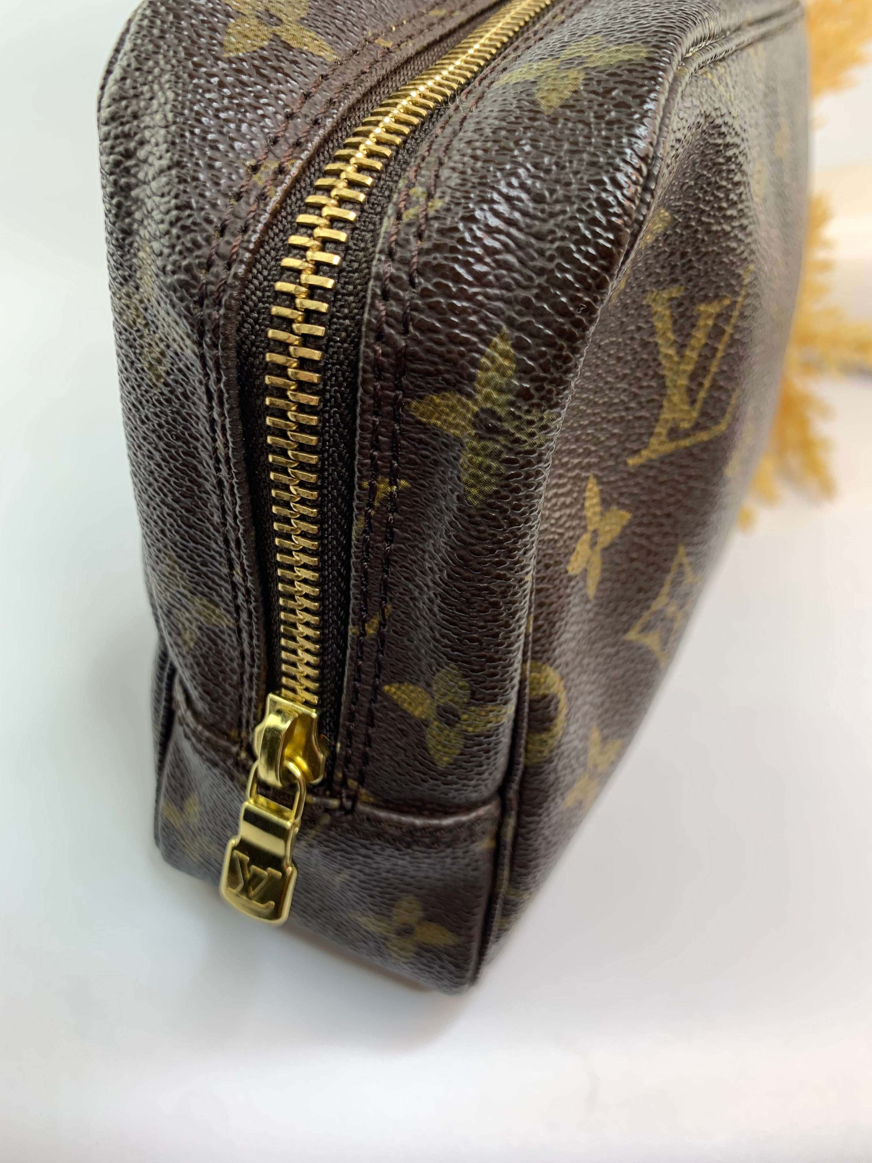 Louis Vuitton Trousse 23