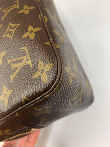 Louis Vuitton Trousse 23