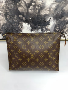 Louis Vuitton Toiletry 26