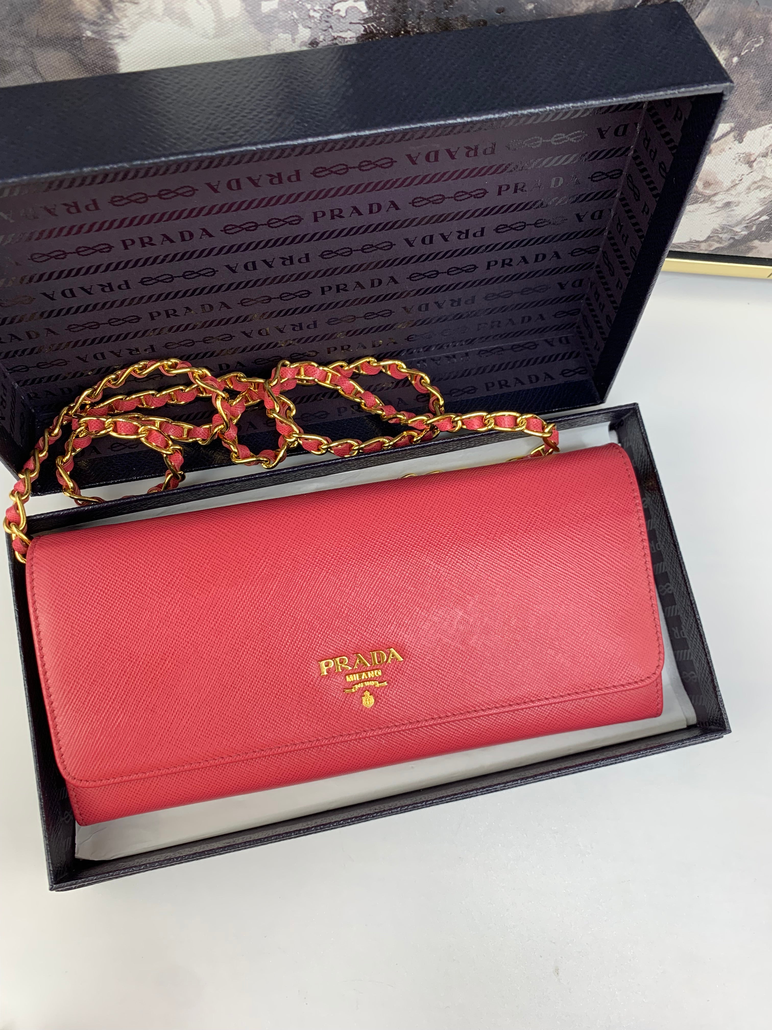 Prada Wallet on Chain