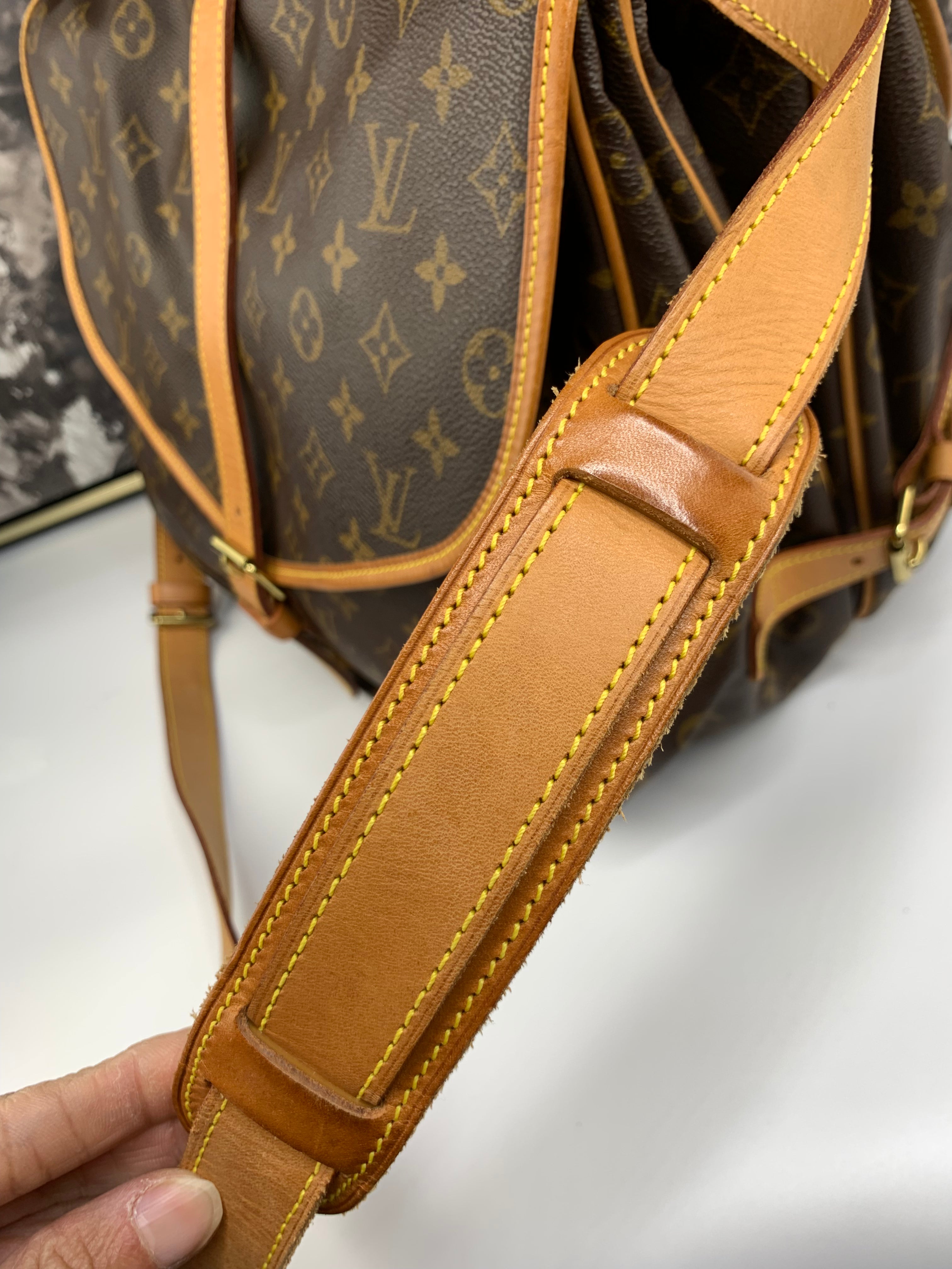 Louis Vuitton Saumur 35