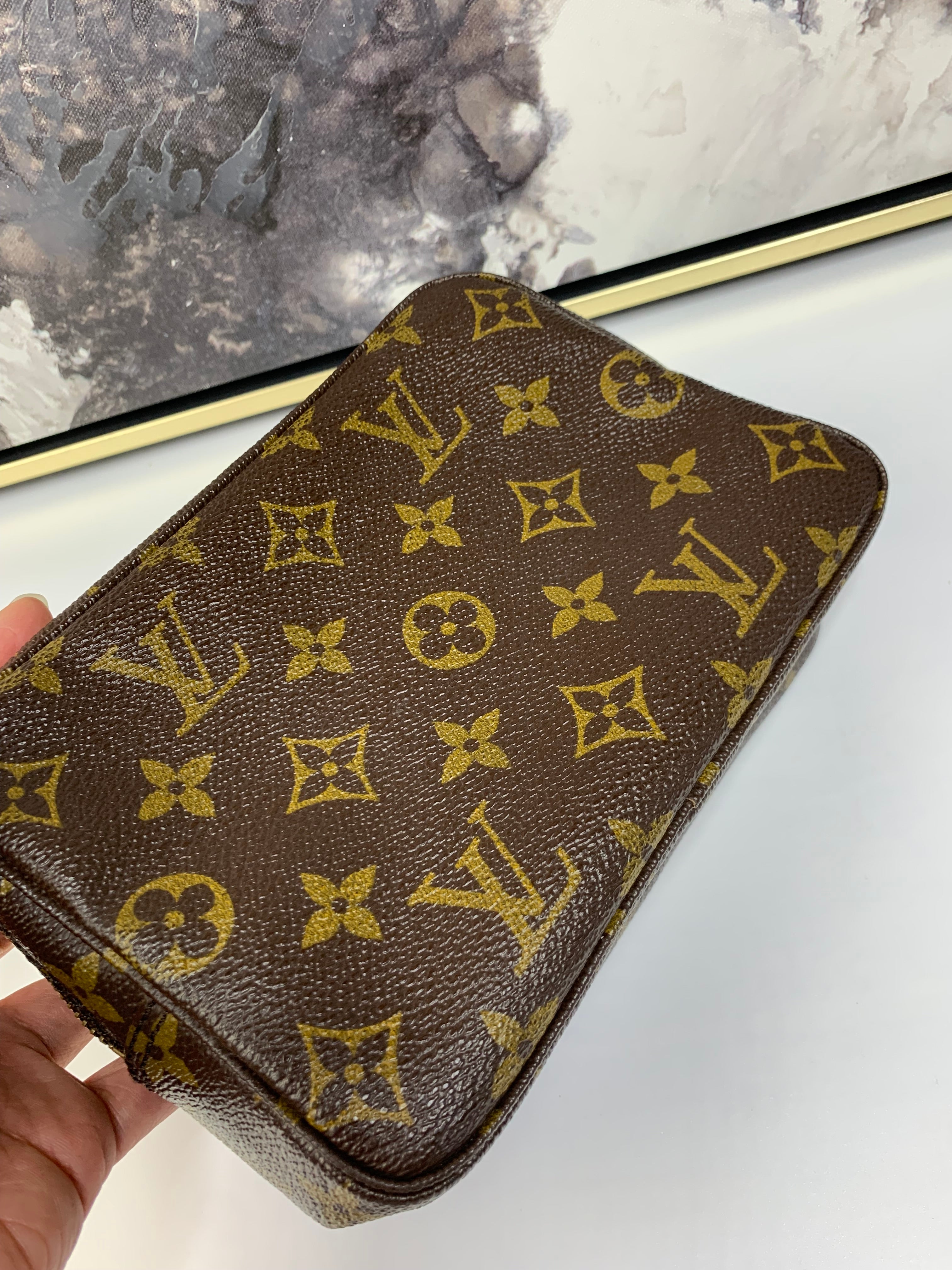 Louis Vuitton Trousse 18