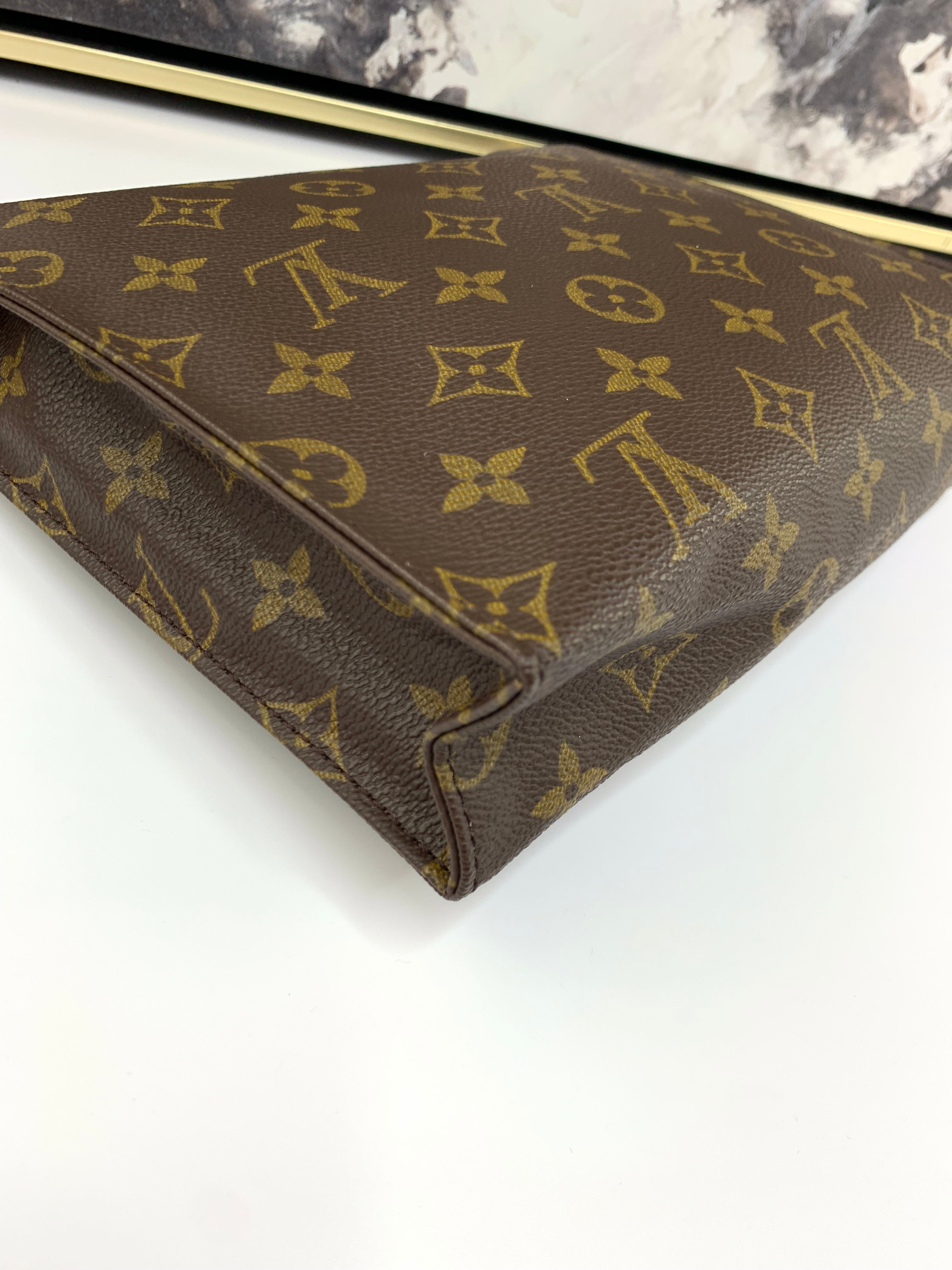 Louis Vuitton Toiletry 26