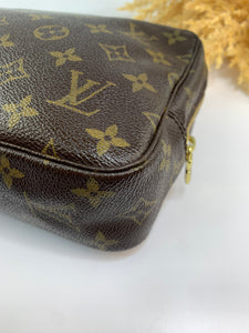 Louis Vuitton Trousse 23
