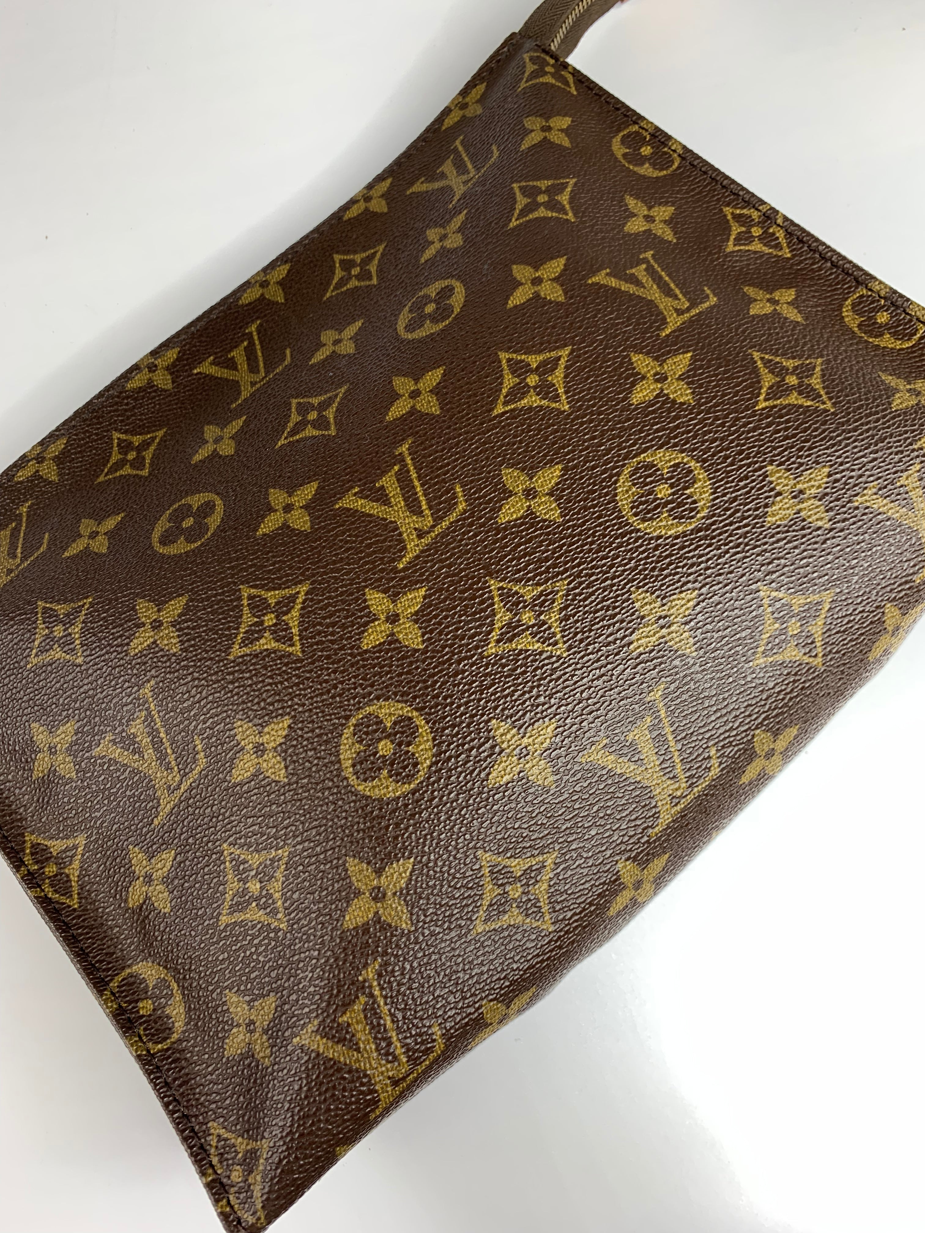 Louis Vuitton Toiletry 26