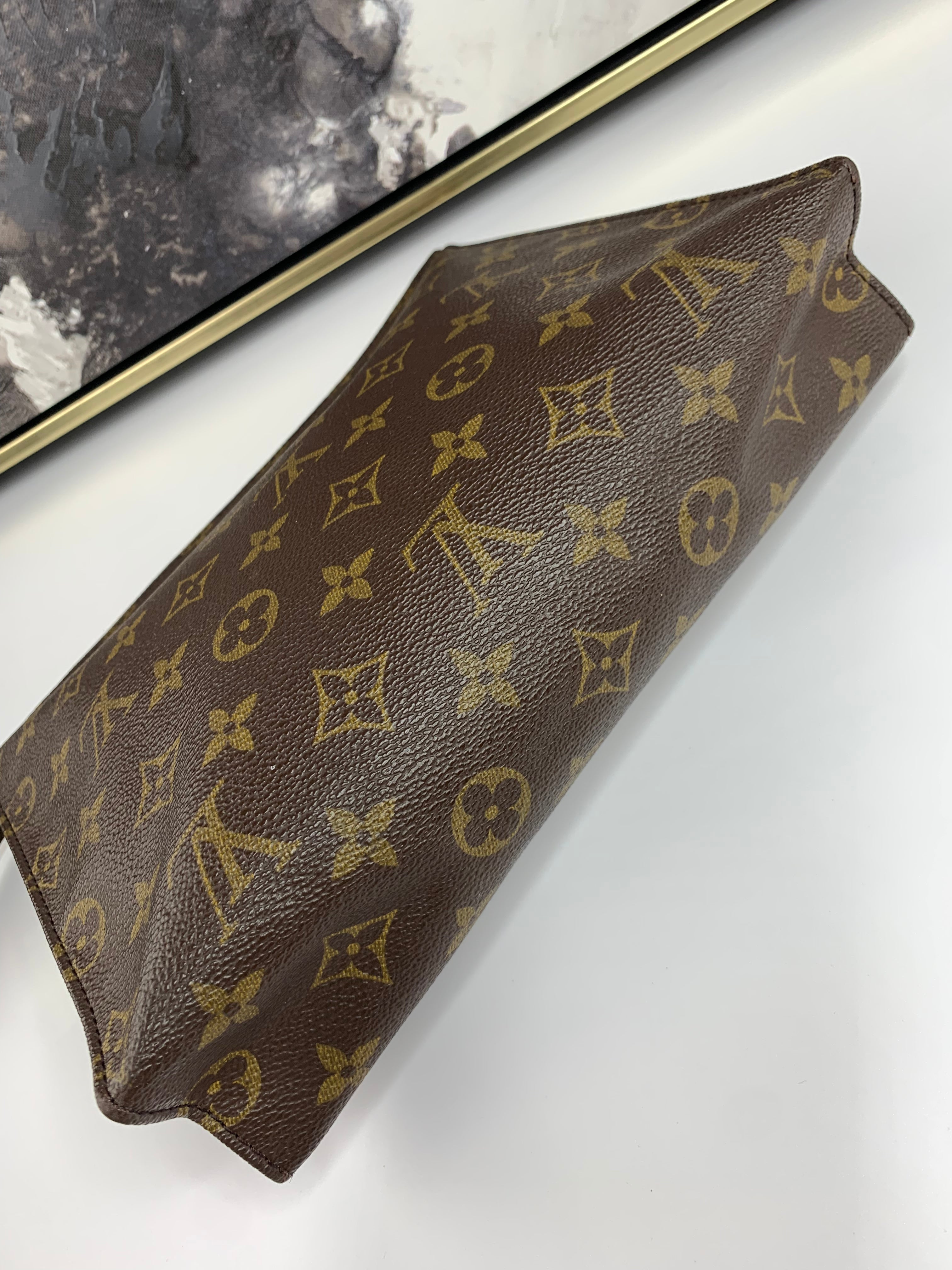 Louis Vuitton Toiletry 26