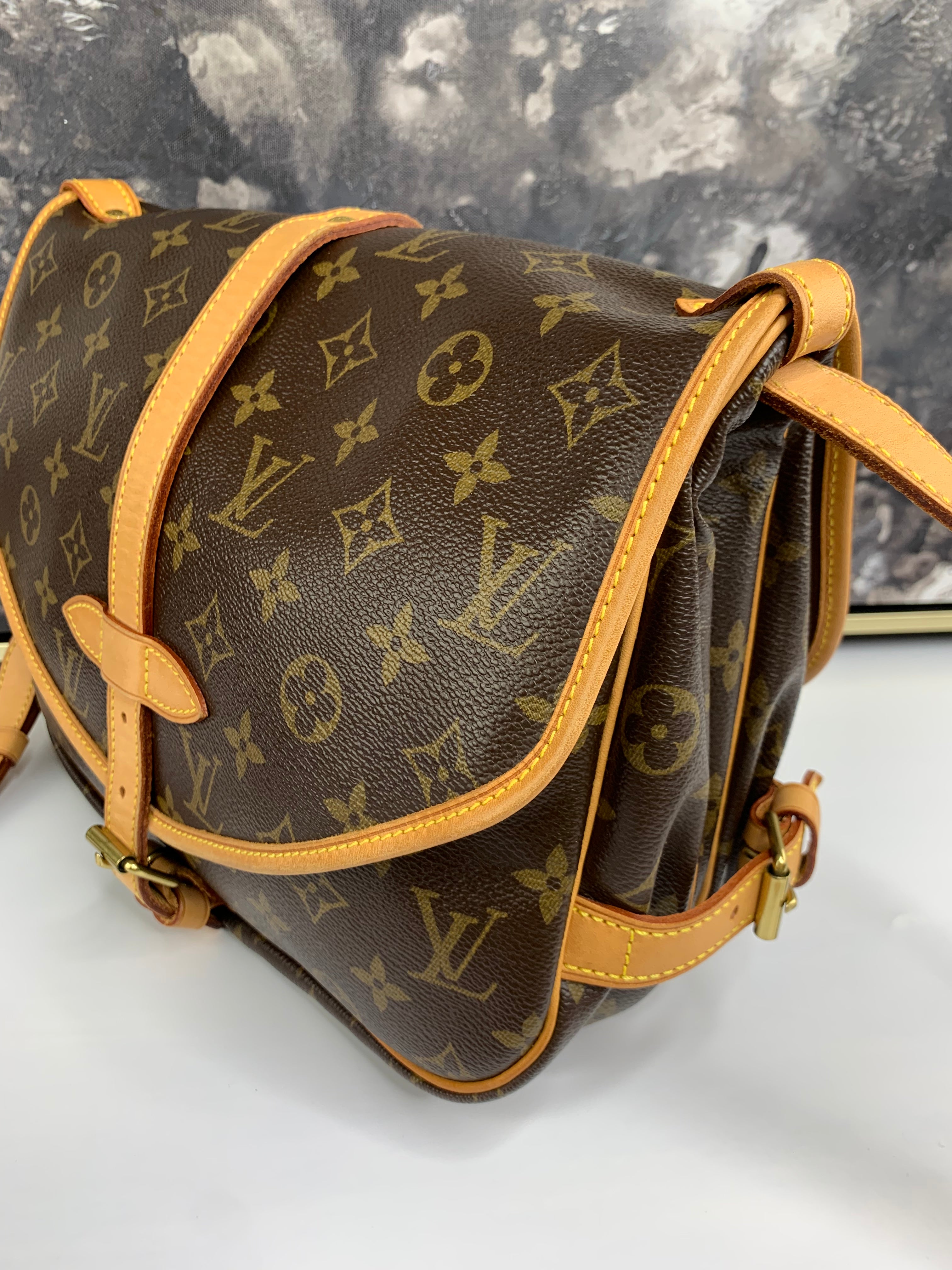 Louis Vuitton Saumur 30