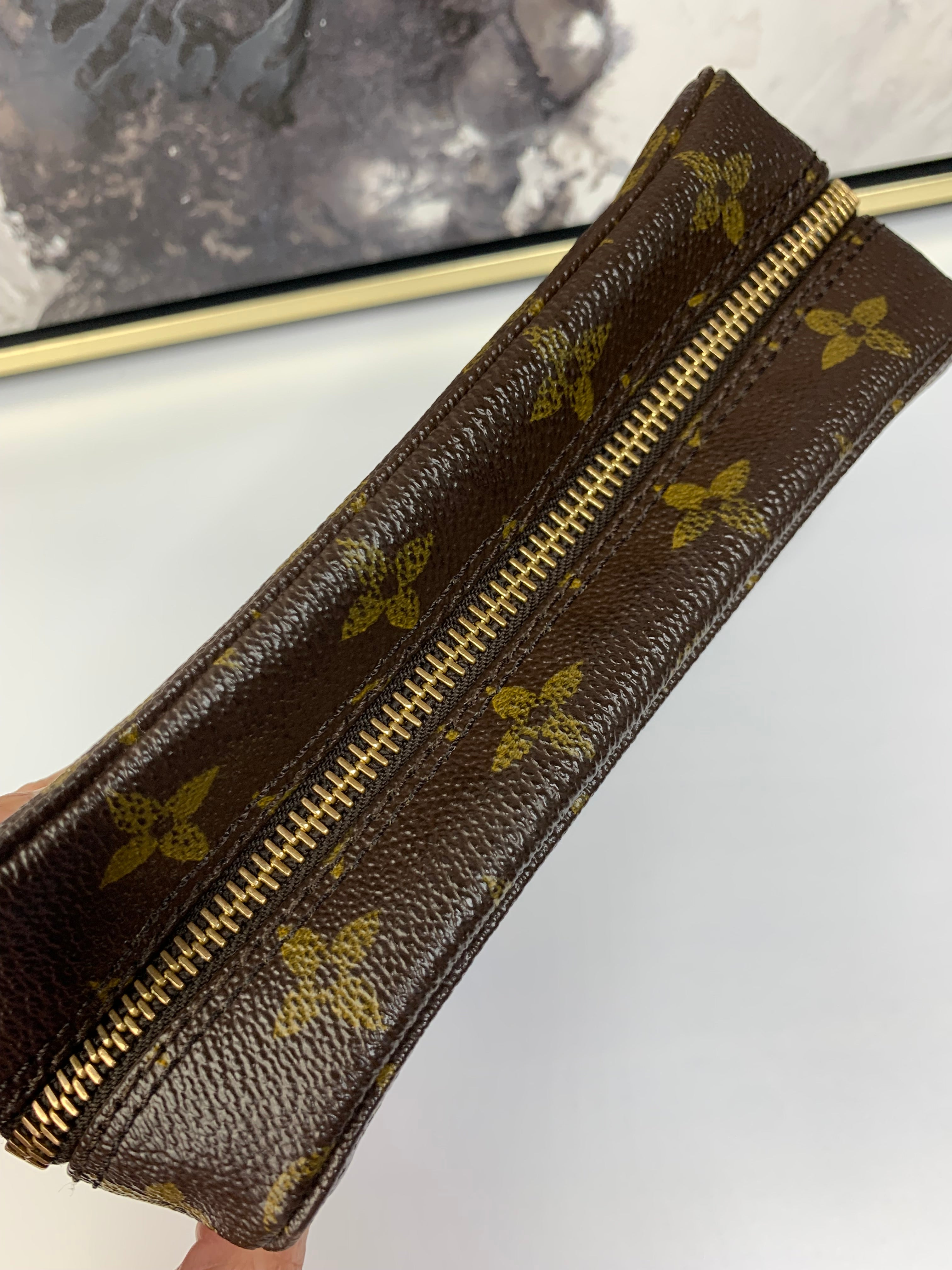 Louis Vuitton Trousse 18