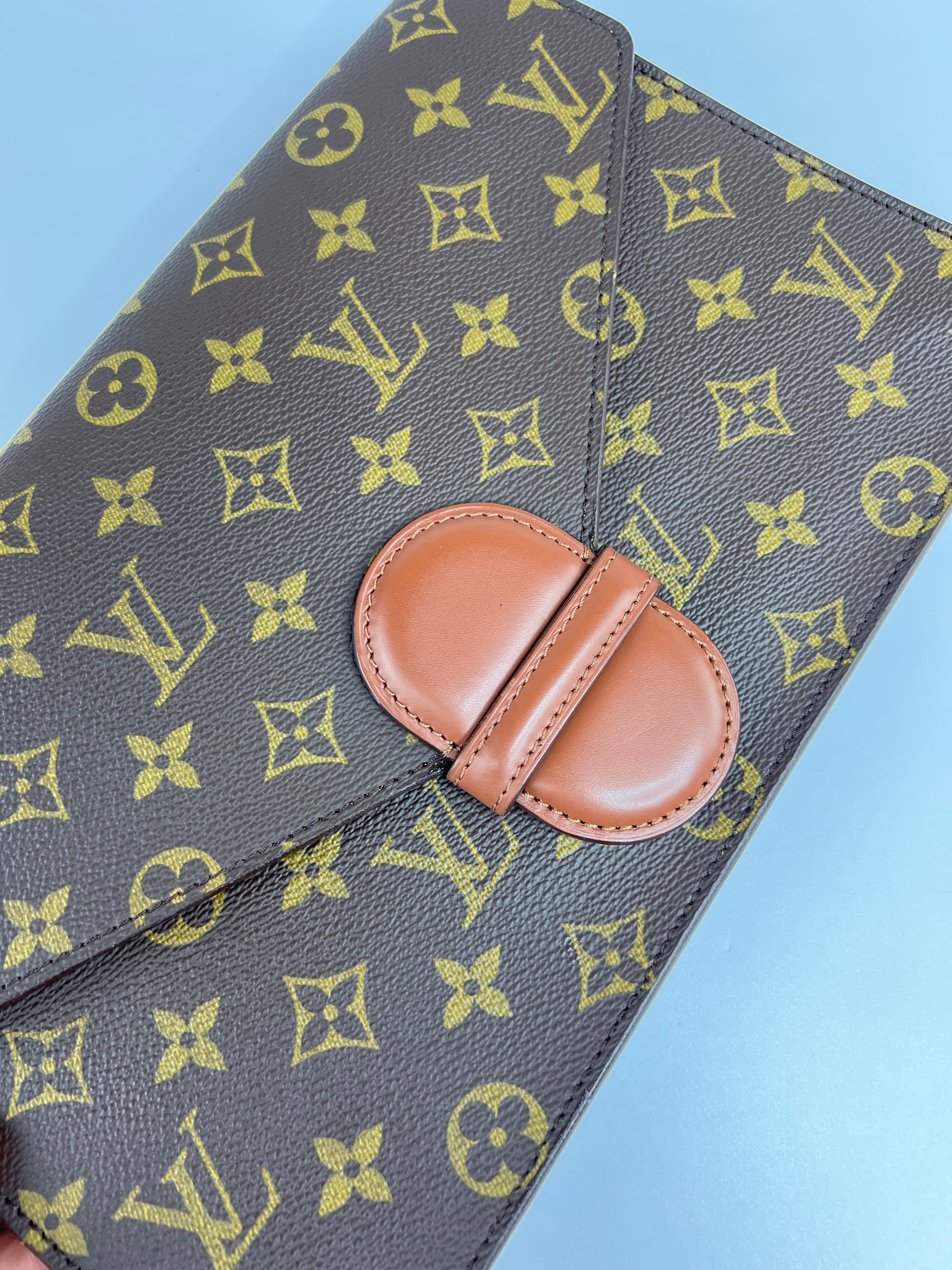 Louis Vuitton Vintage Clutch