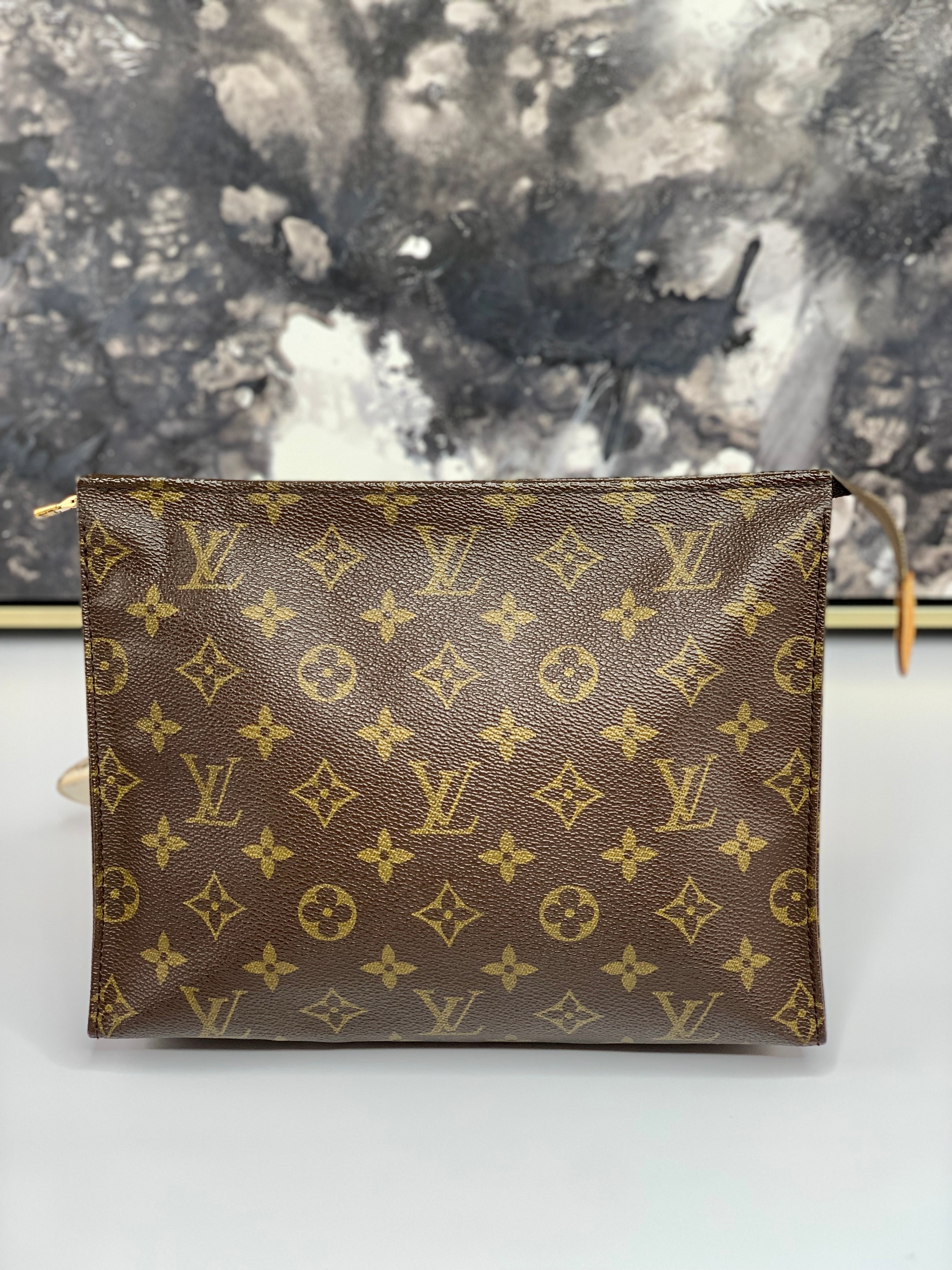 Louis Vuitton Toiletry 26