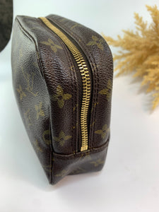 Louis Vuitton Trousse 23
