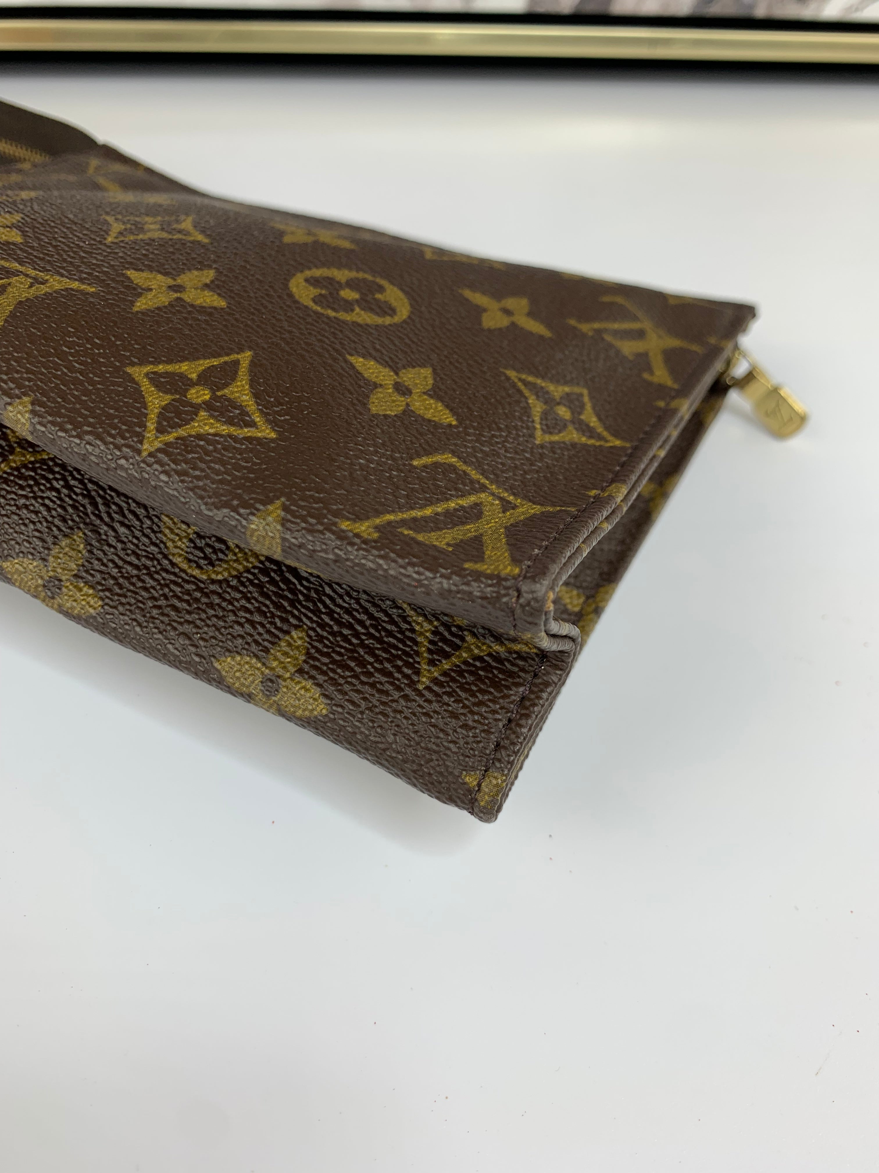 Louis Vuitton Toiletry 19