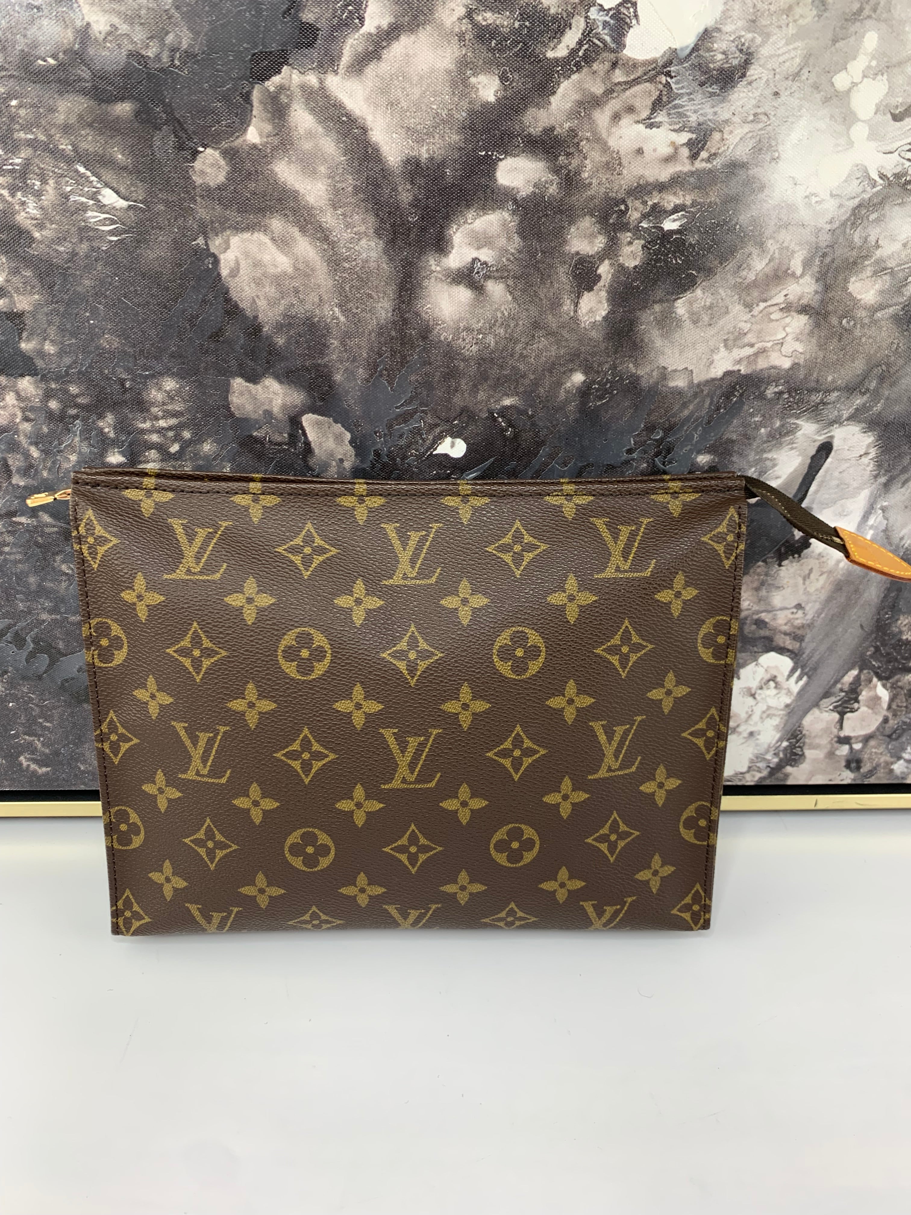 Louis Vuitton Toiletry 26