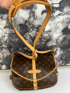 Louis Vuitton Saumur 30