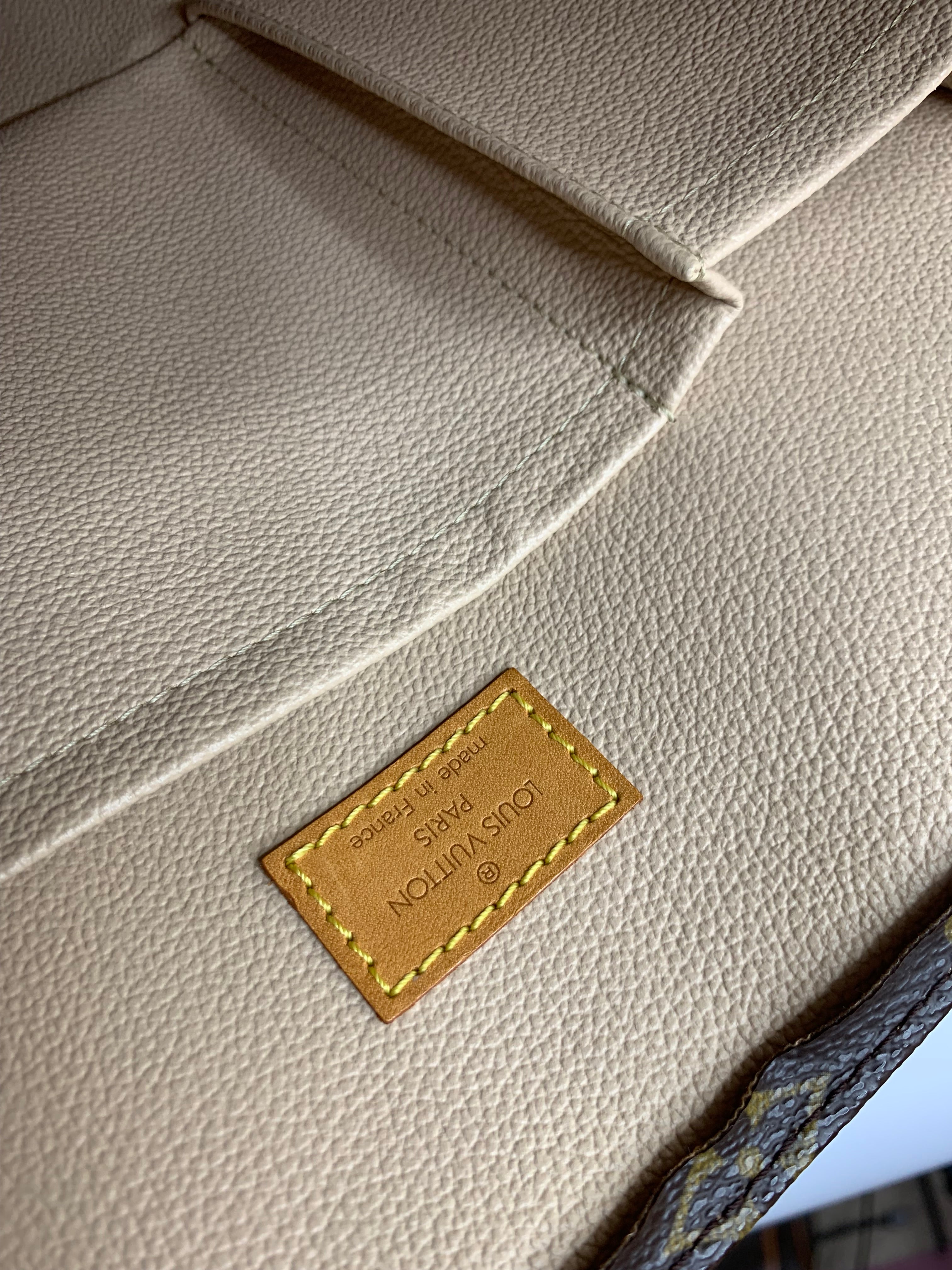 Louis Vuitton Sac Plat