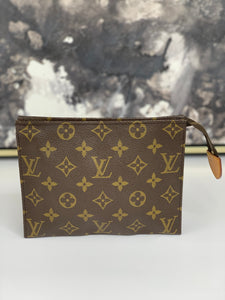 Louis Vuitton Toiletry 19