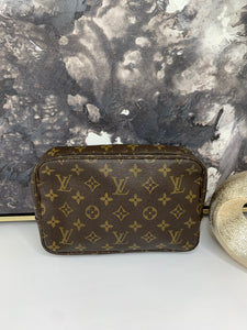 Louis Vuitton Trousse 23