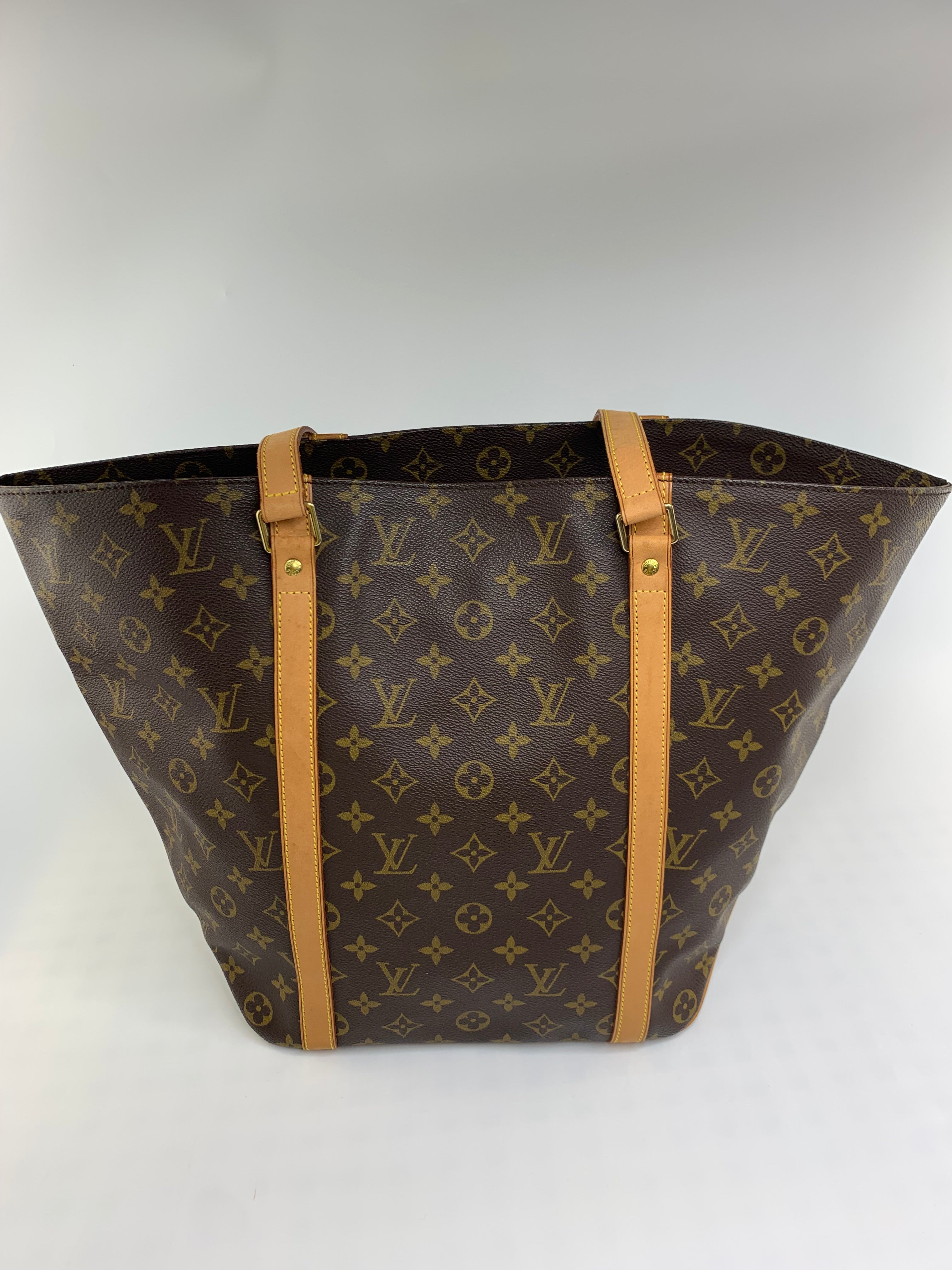 Louis Vuitton Sac Shopper  Tote