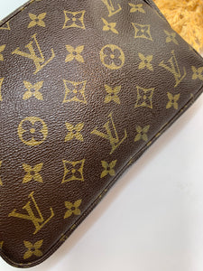 Louis Vuitton Trousse 23