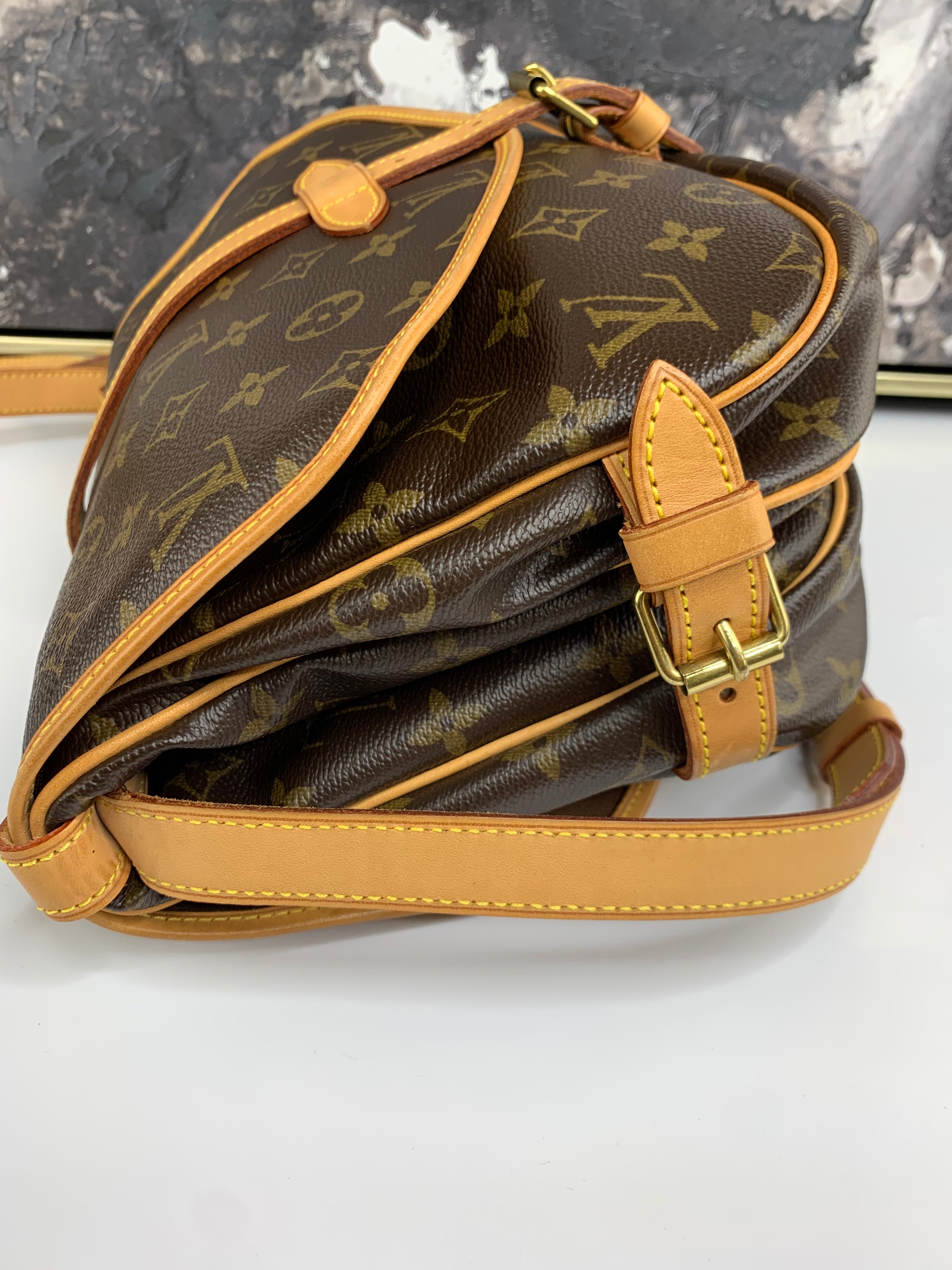 Louis Vuitton Saumur 30