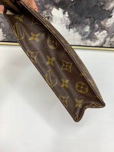 Louis Vuitton Toiletry 26