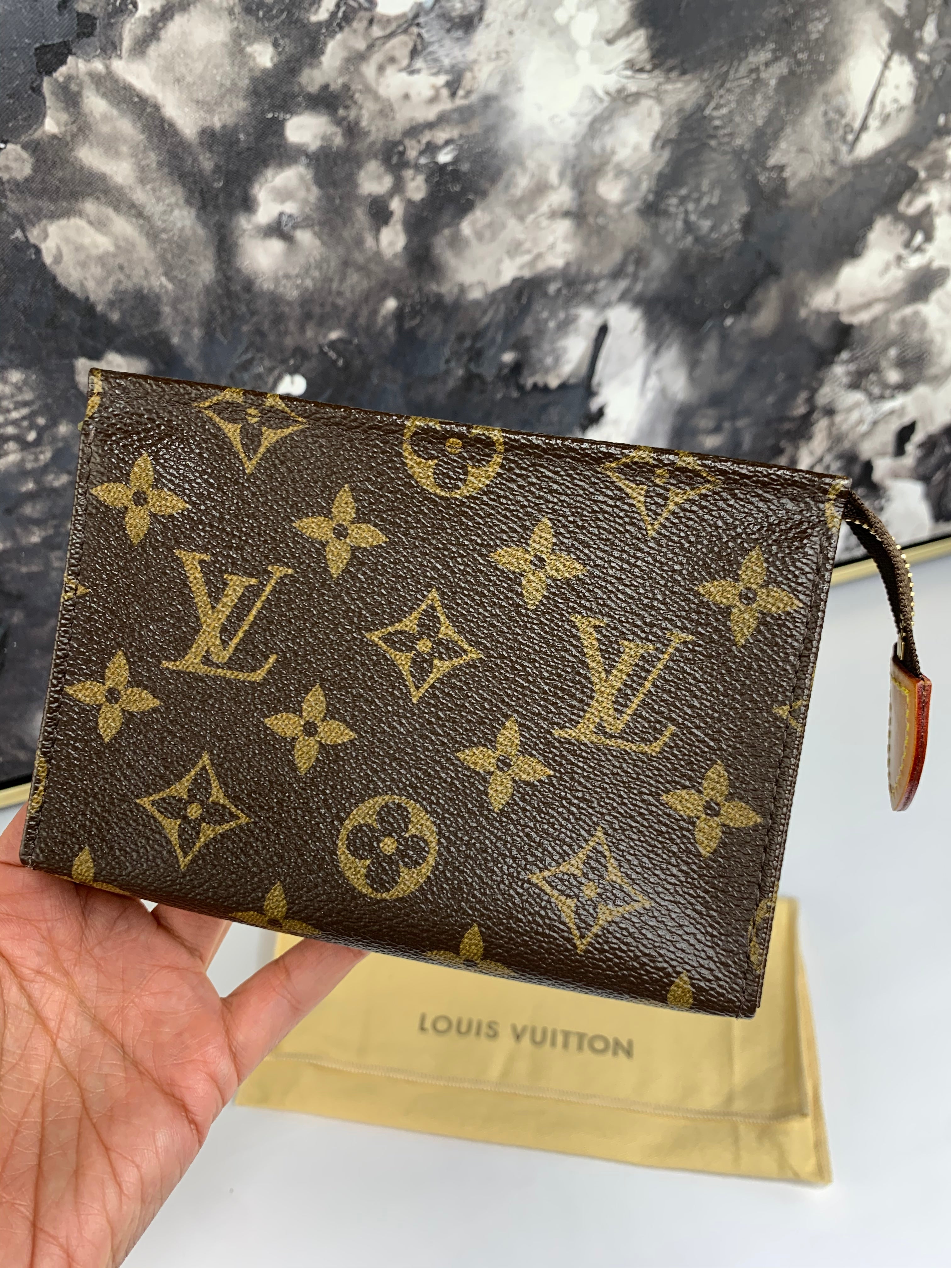 Louis Vuitton Toiletry 15