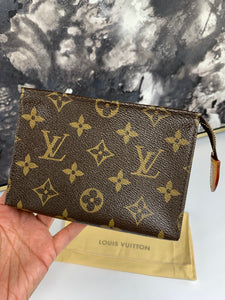 Louis Vuitton Toiletry 15