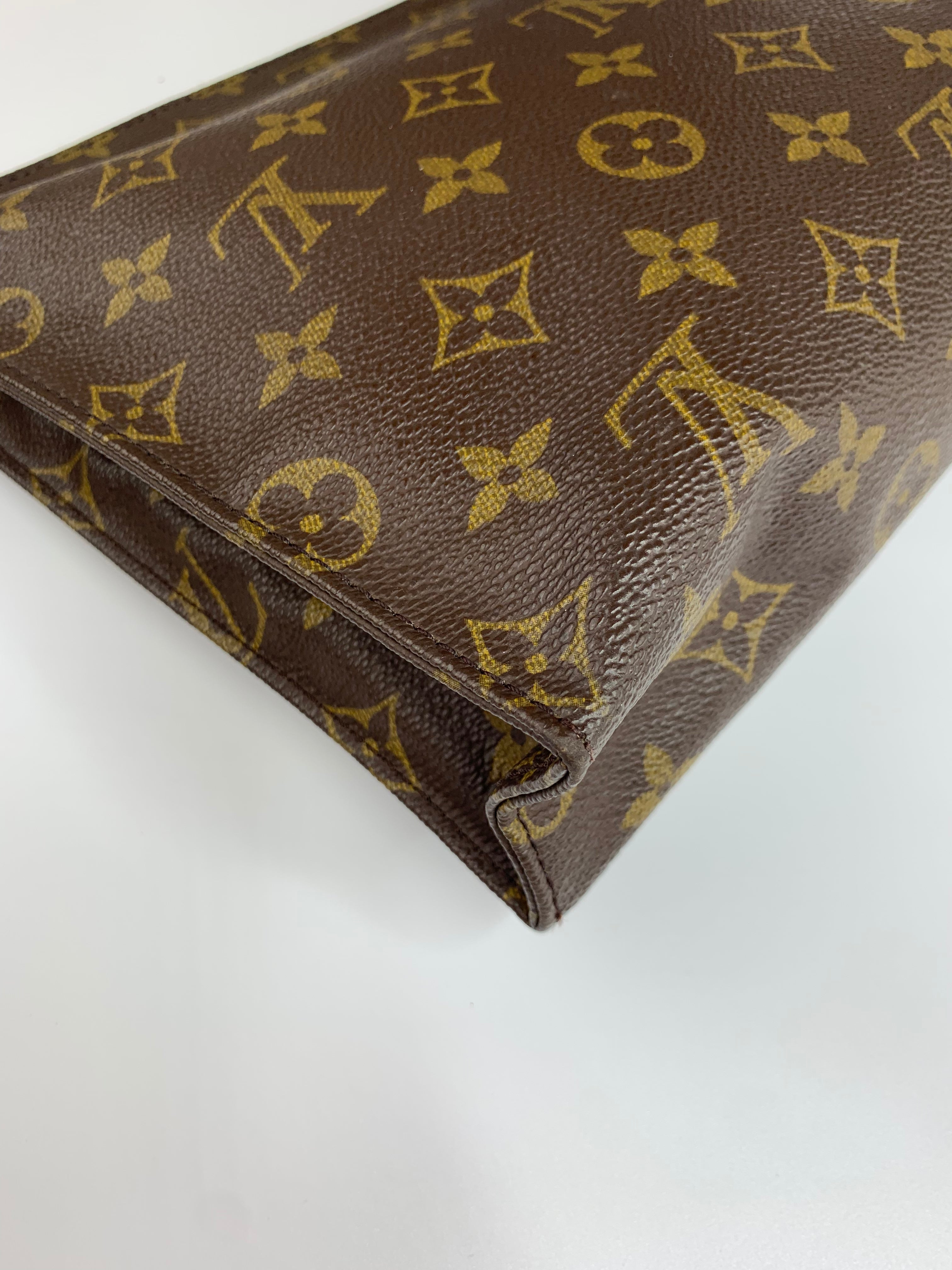 Louis Vuitton Toiletry 26