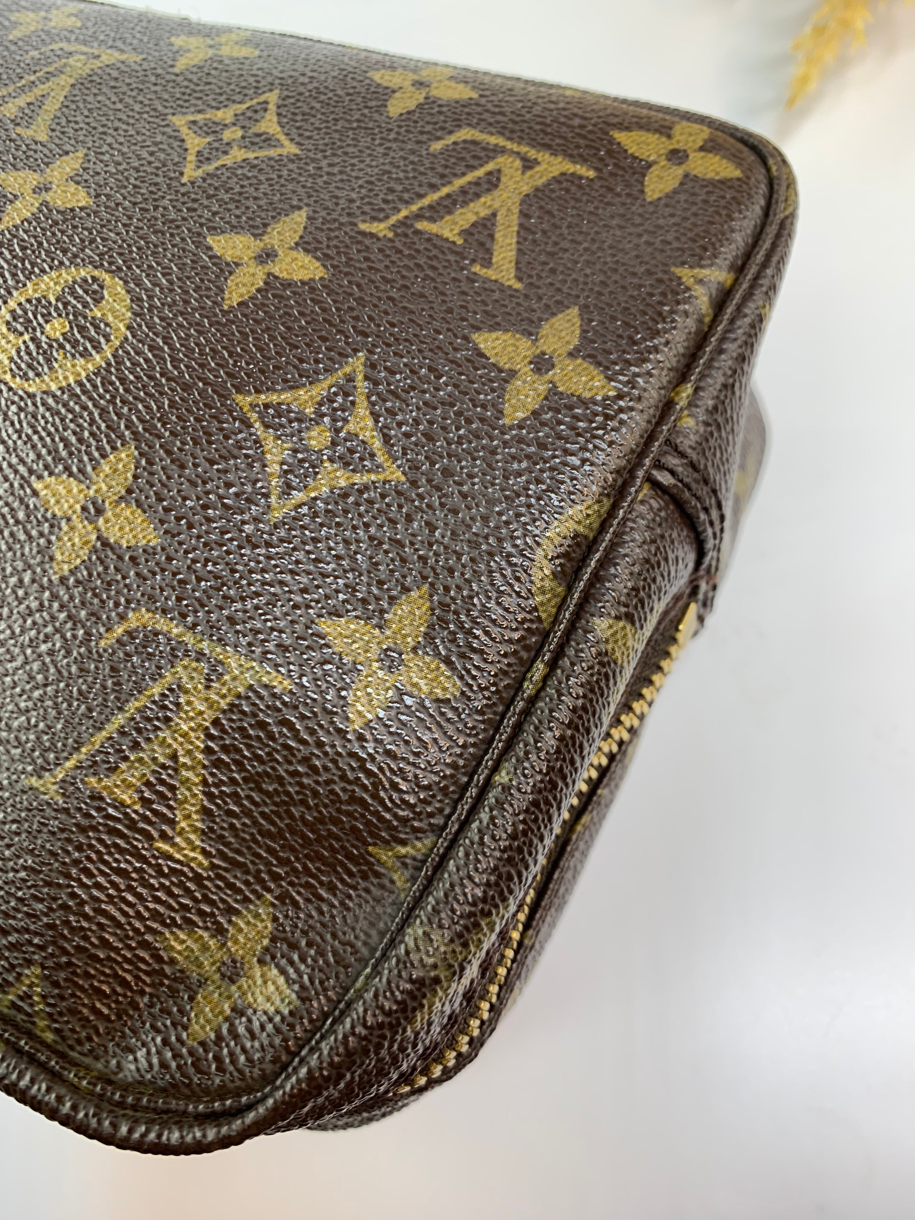 Louis Vuitton Trousse 23