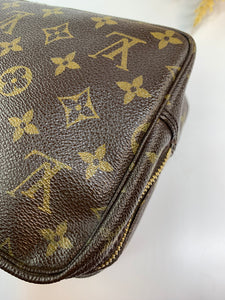 Louis Vuitton Trousse 23