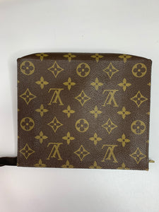 Louis Vuitton Toiletry 19