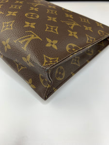 Louis Vuitton Toiletry 26