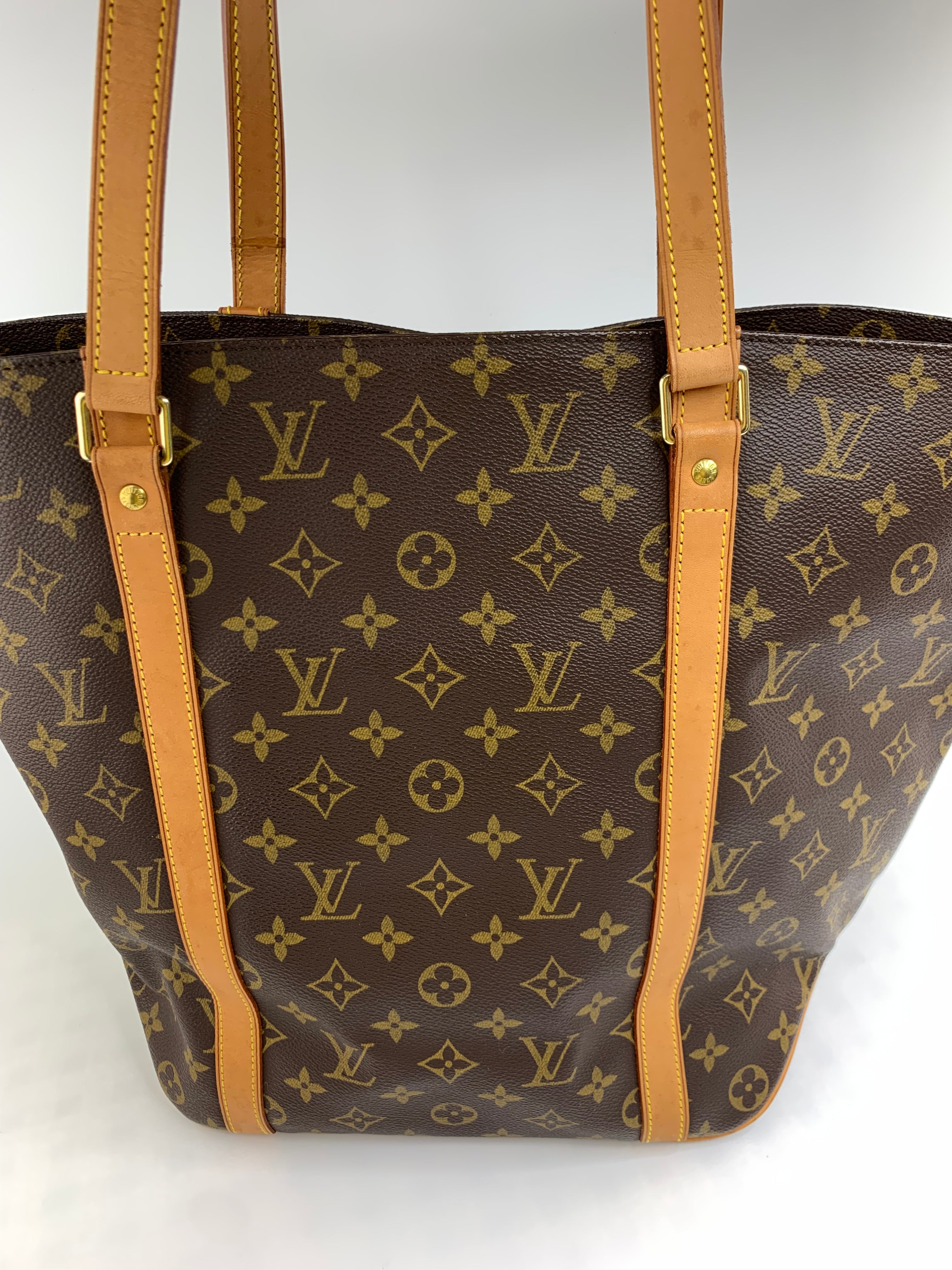 Louis Vuitton Sac Shopper  Tote