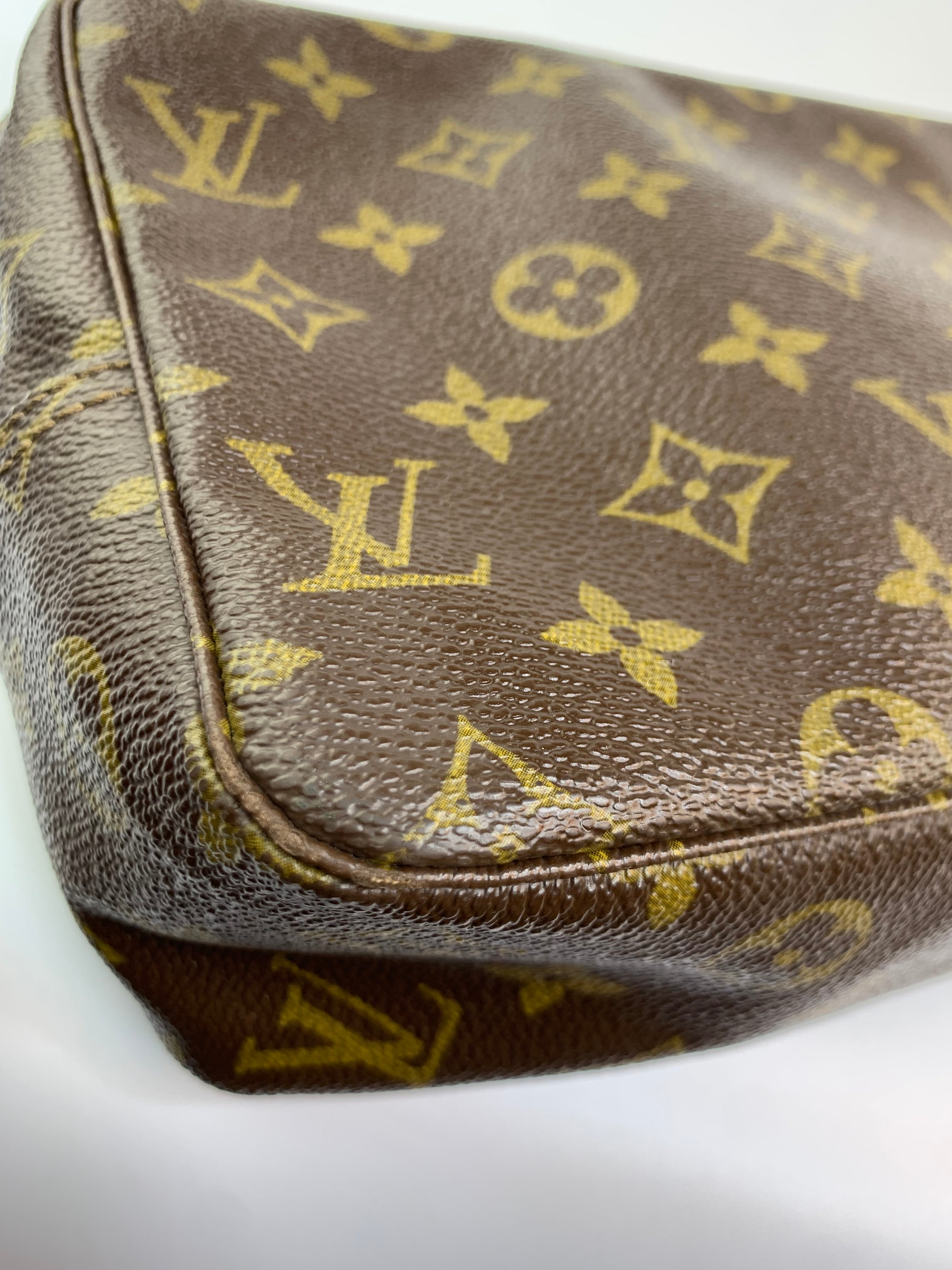 Louis Vuitton Trousse 28