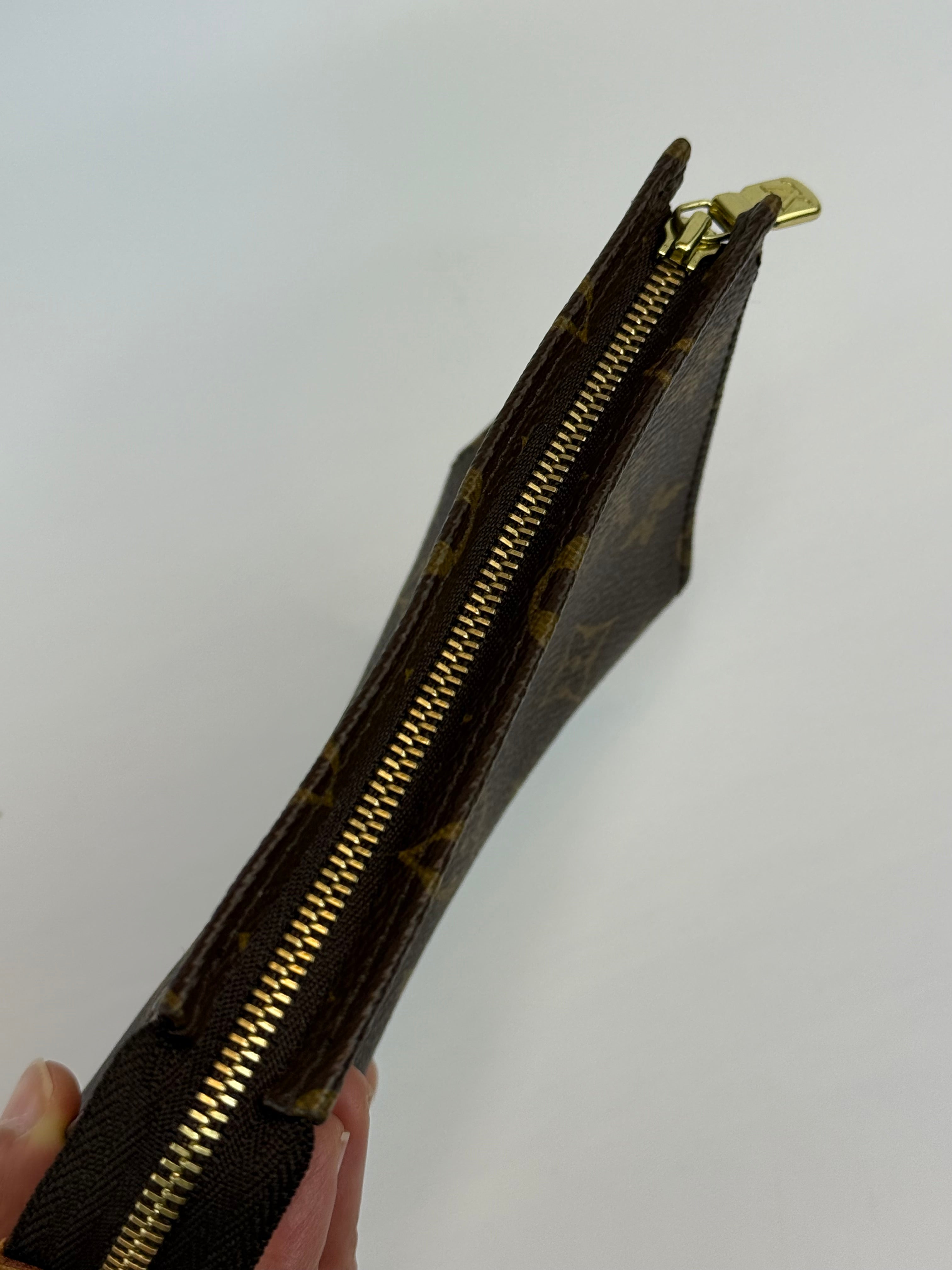 Louis Vuitton Toiletry 15
